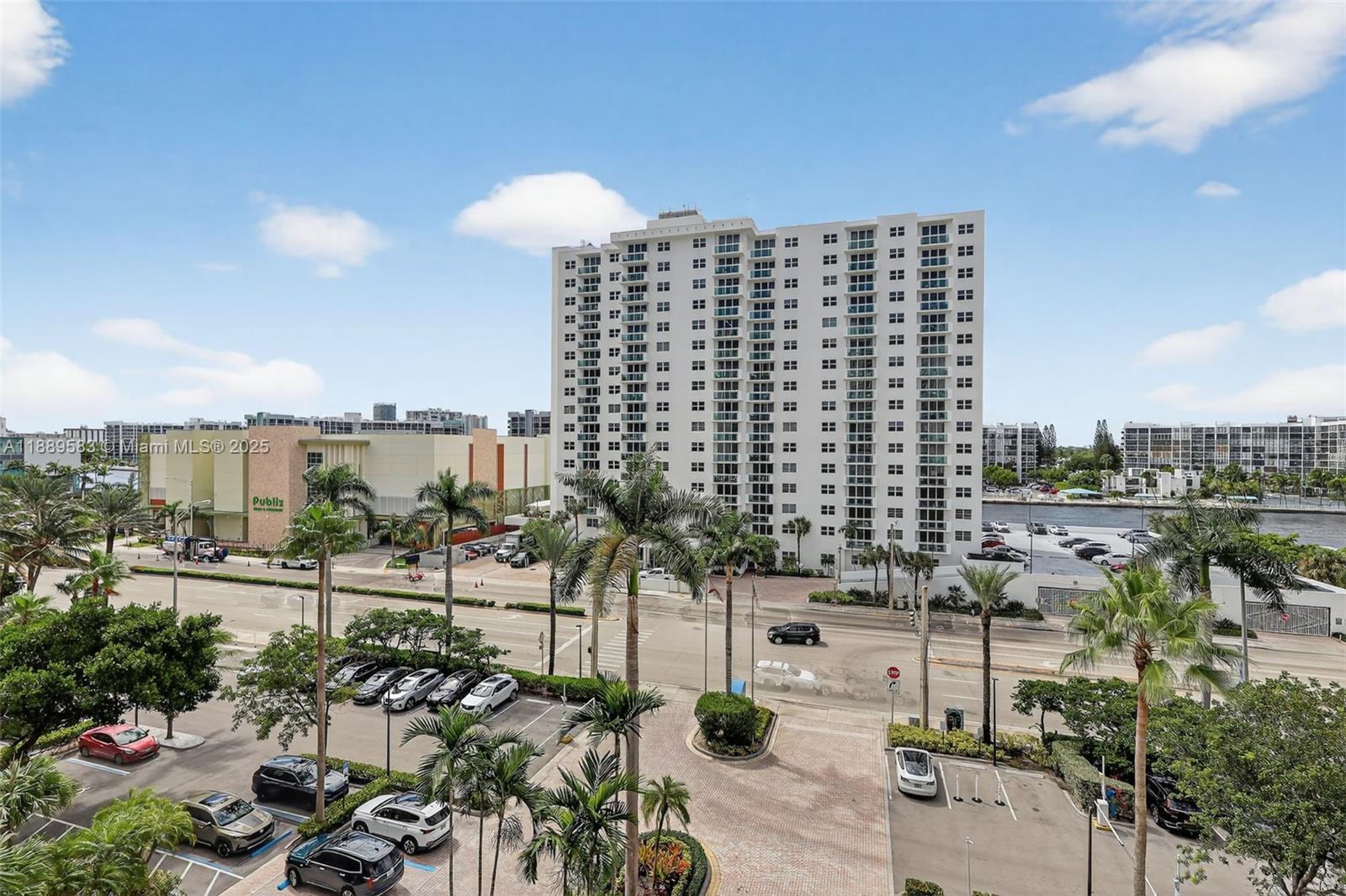 Photo of 3001 Ocean Dr  #639, Hollywood, Florida, 33019 - 