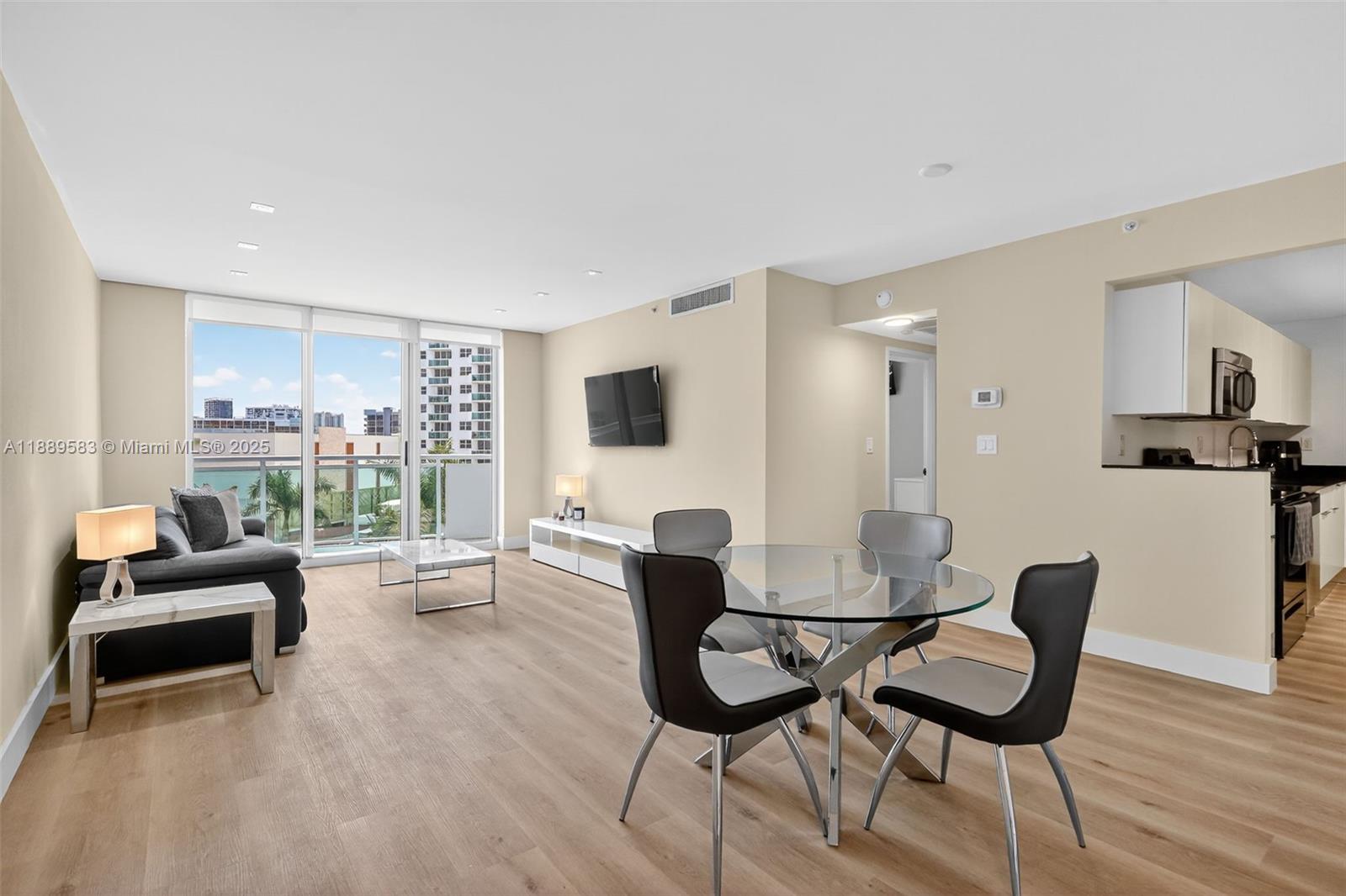 Photo of 3001 Ocean Dr  #639, Hollywood, Florida, 33019 - 