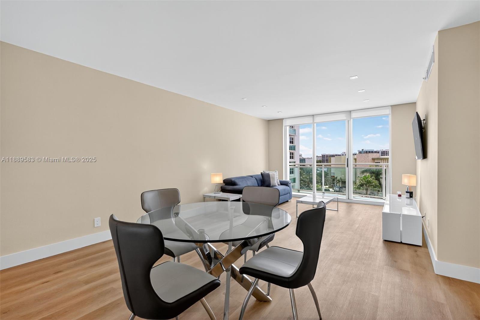 Photo of 3001 Ocean Dr  #639, Hollywood, Florida, 33019 - 