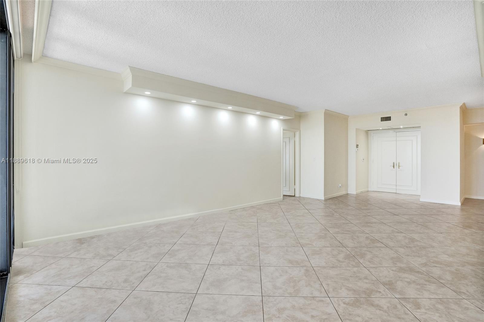 Photo of 20281 Country Club Dr  #2110, Aventura, Florida, 33180 - LR towards door