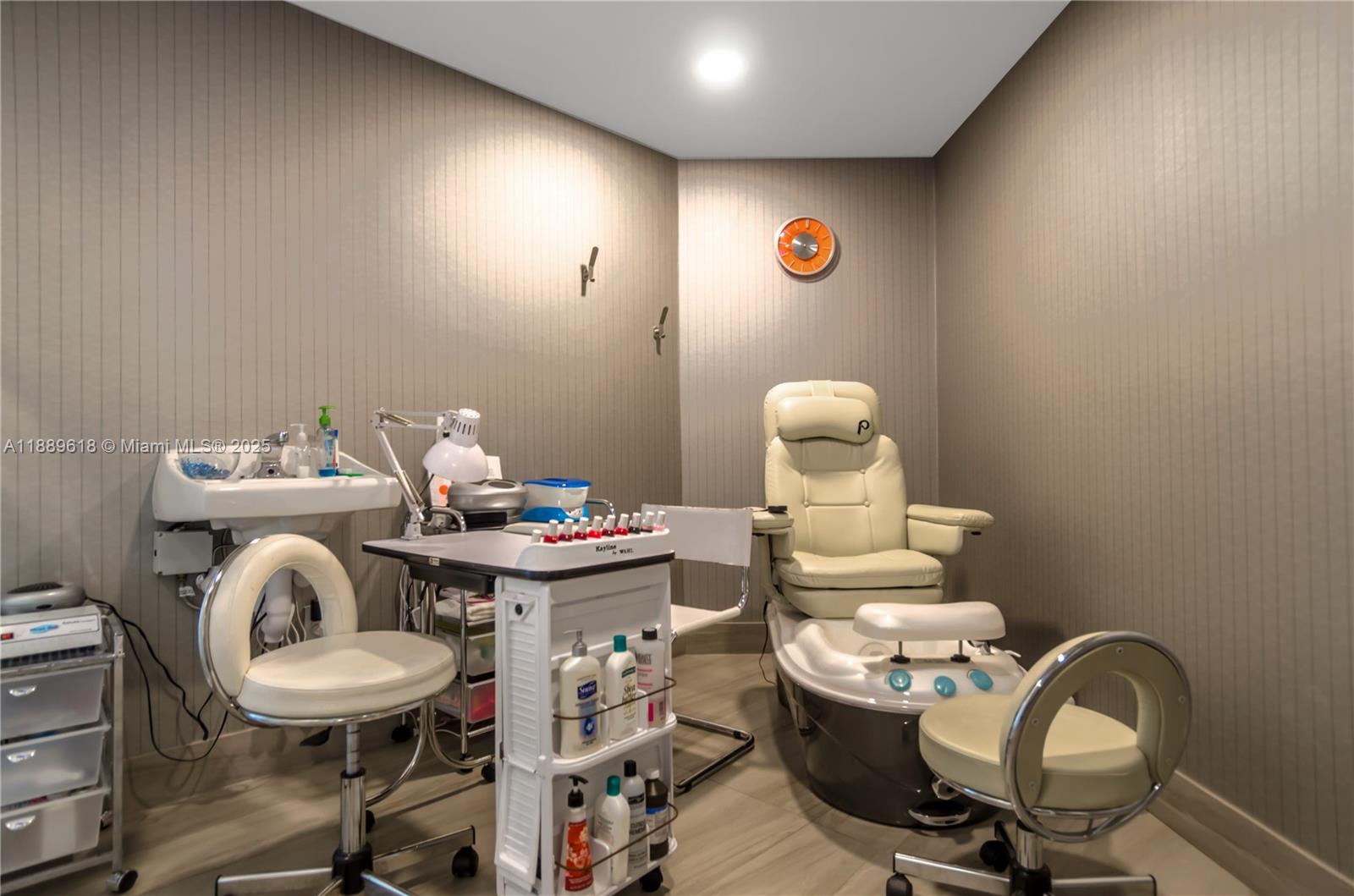 Photo of 20281 Country Club Dr  #2110, Aventura, Florida, 33180 - Nail Salon