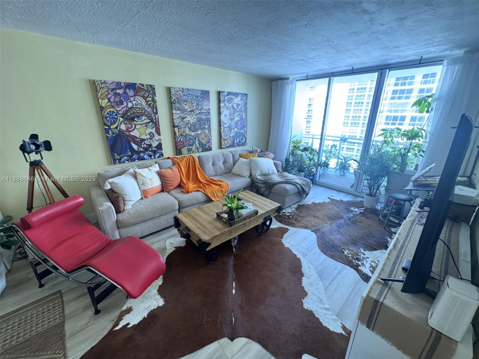 Photo of 3001 Ocean Dr  #907, Hollywood, Florida, 33019 - 