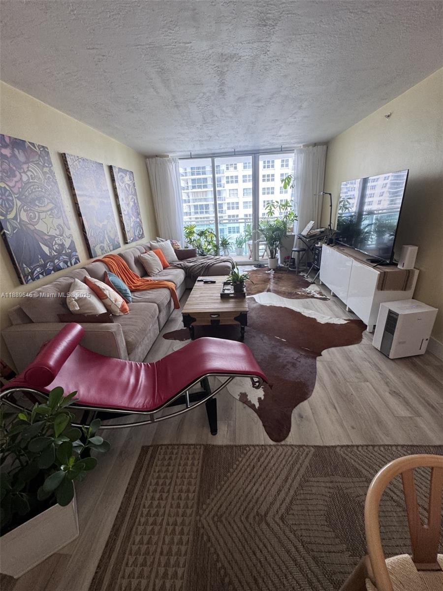 Photo of 3001 Ocean Dr  #907, Hollywood, Florida, 33019 - 