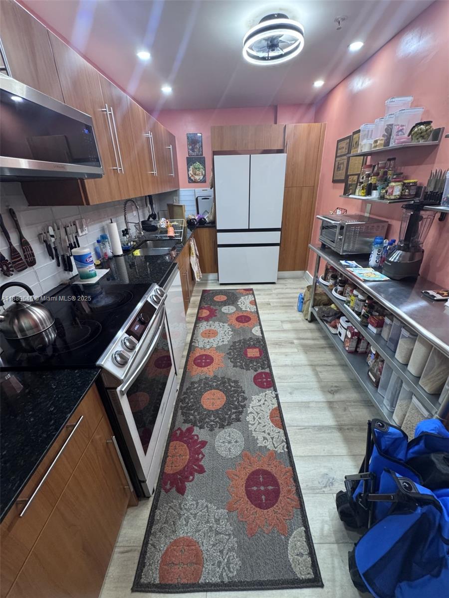 Photo of 3001 Ocean Dr  #907, Hollywood, Florida, 33019 - 
