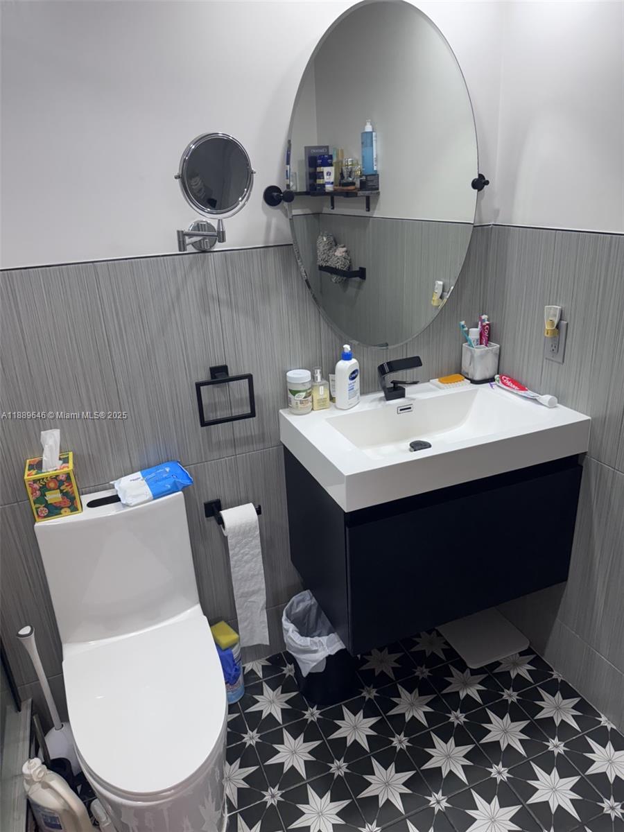 Photo of 3001 Ocean Dr  #907, Hollywood, Florida, 33019 - 