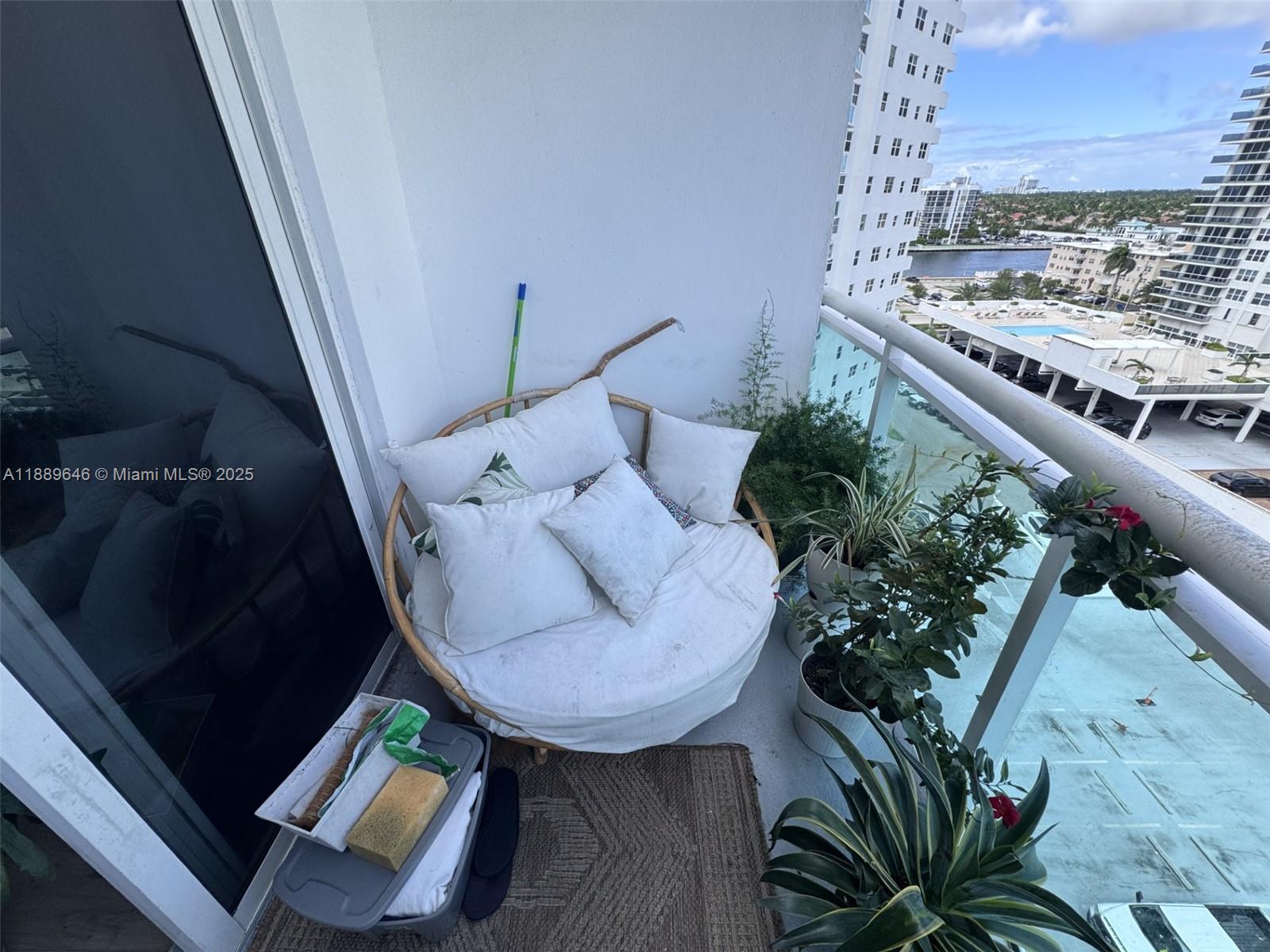 Photo of 3001 Ocean Dr  #907, Hollywood, Florida, 33019 - 