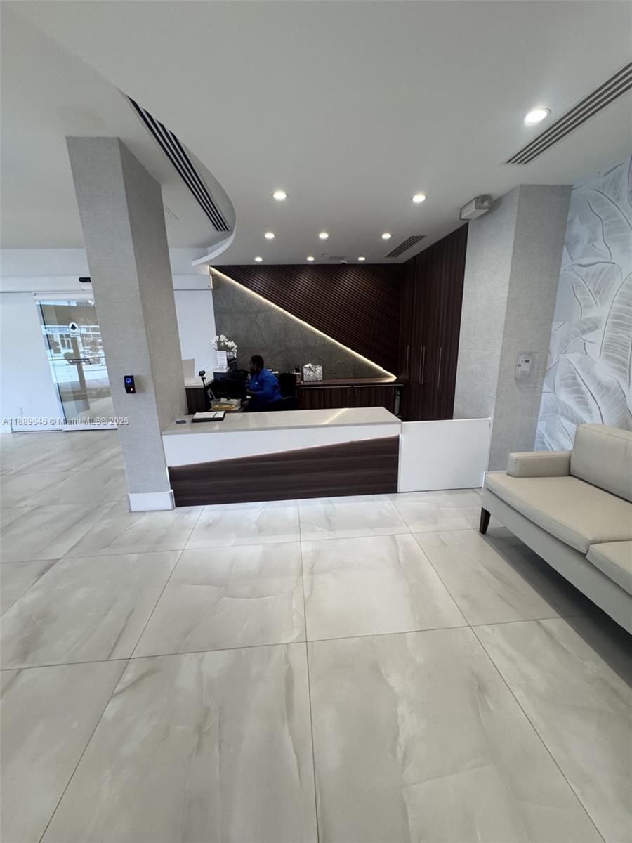 Photo of 3001 Ocean Dr  #907, Hollywood, Florida, 33019 - 