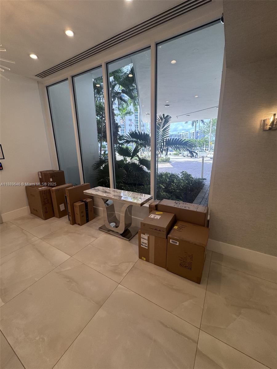 Photo of 3001 Ocean Dr  #907, Hollywood, Florida, 33019 - 
