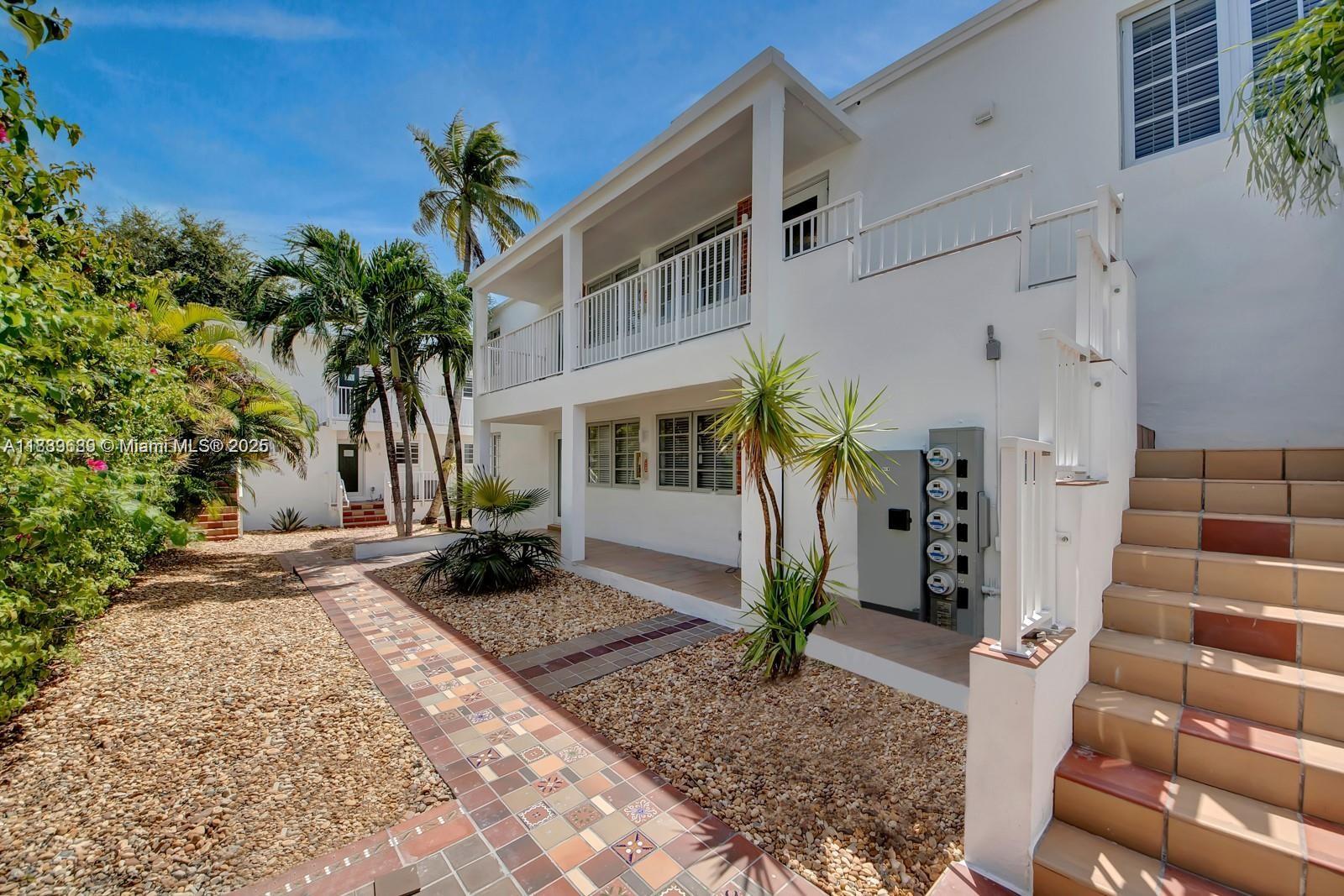   /  4554 sq. ft. $ 2025-10-03 0 foto