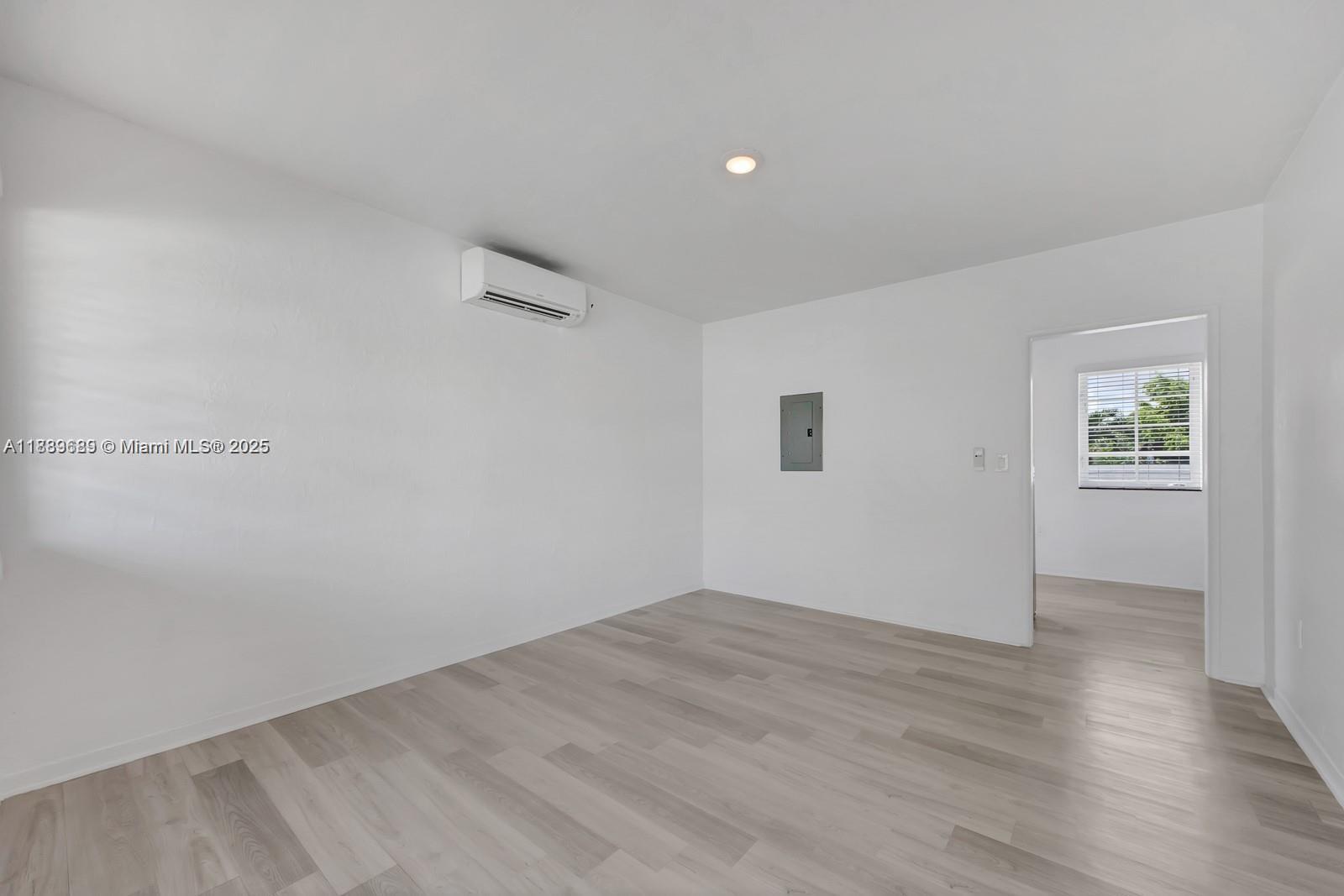   /  4554 sq. ft. $ 2025-10-03 0 foto