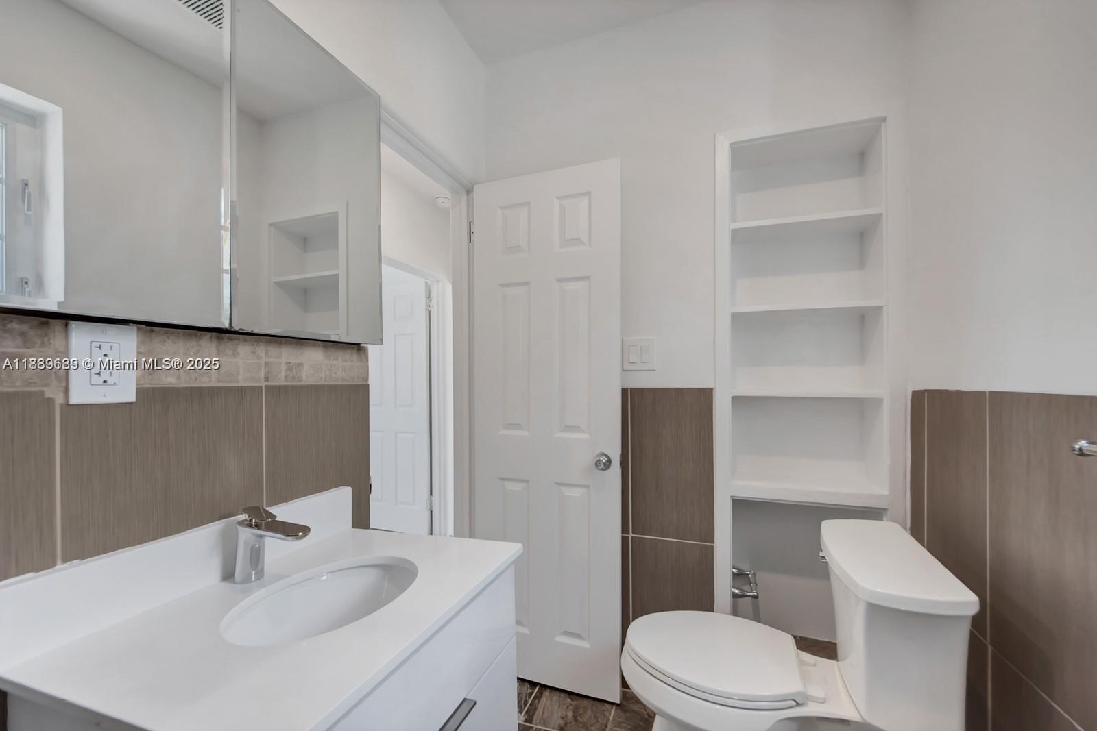   /  4554 sq. ft. $ 2025-10-03 0 foto