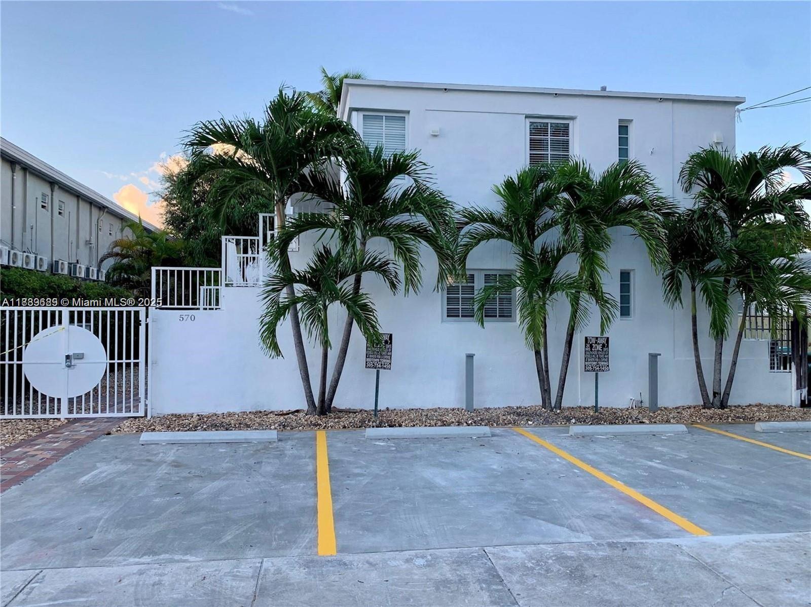   /  4554 sq. ft. $ 2025-10-03 0 foto
