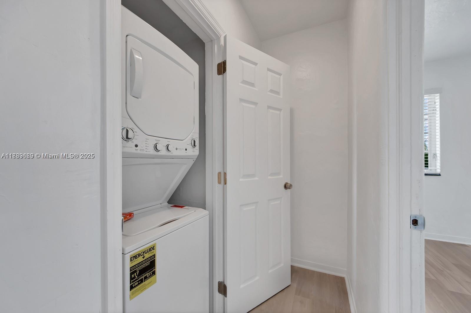   /  4554 sq. ft. $ 2025-10-03 0 foto