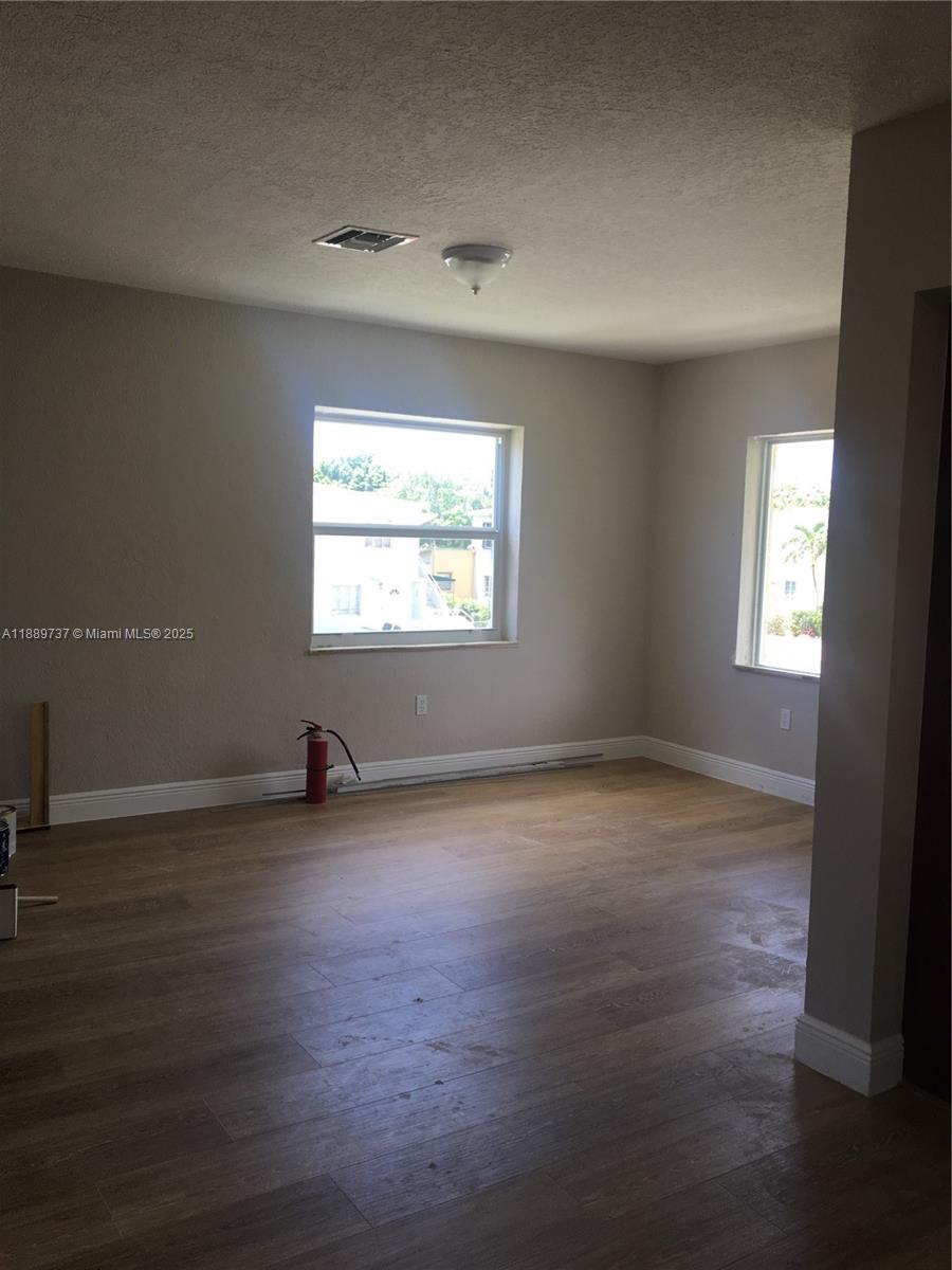   /  1680 sq. ft. $ 2025-10-03 0 foto