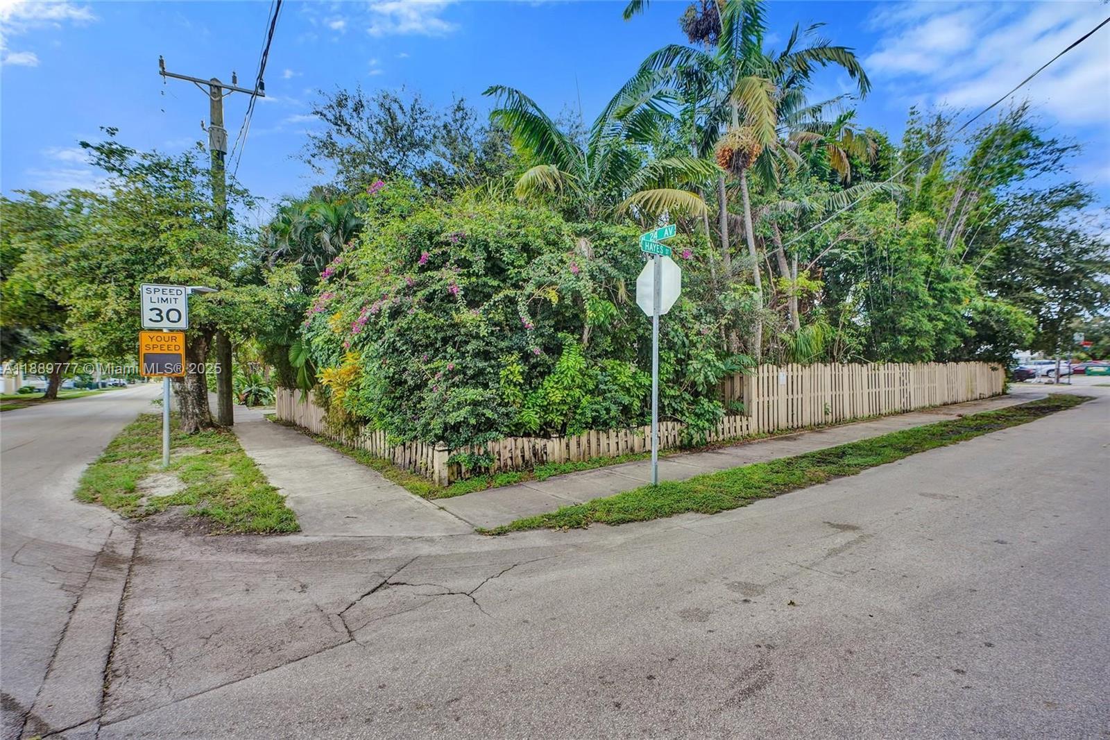   /  895 sq. ft. $ 2025-10-03 0 Photo