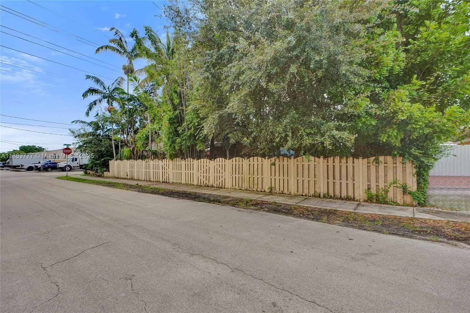   /  895 sq. ft. $ 2025-10-03 0 Photo