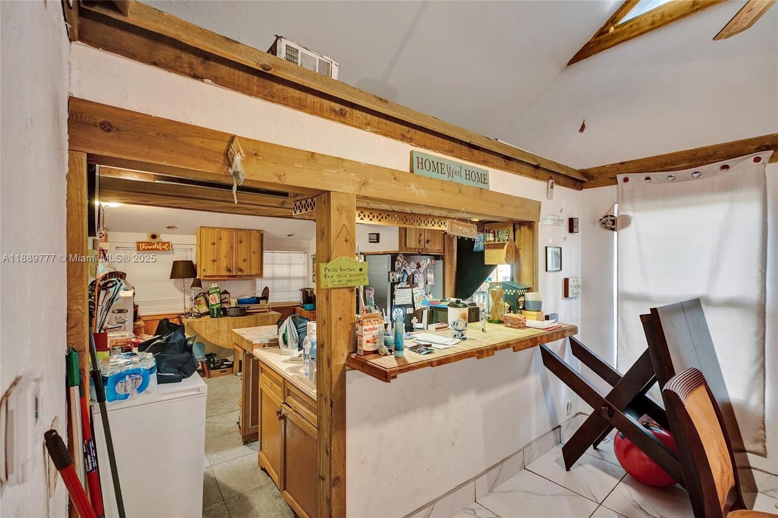   /  895 sq. ft. $ 2025-10-03 0 Photo
