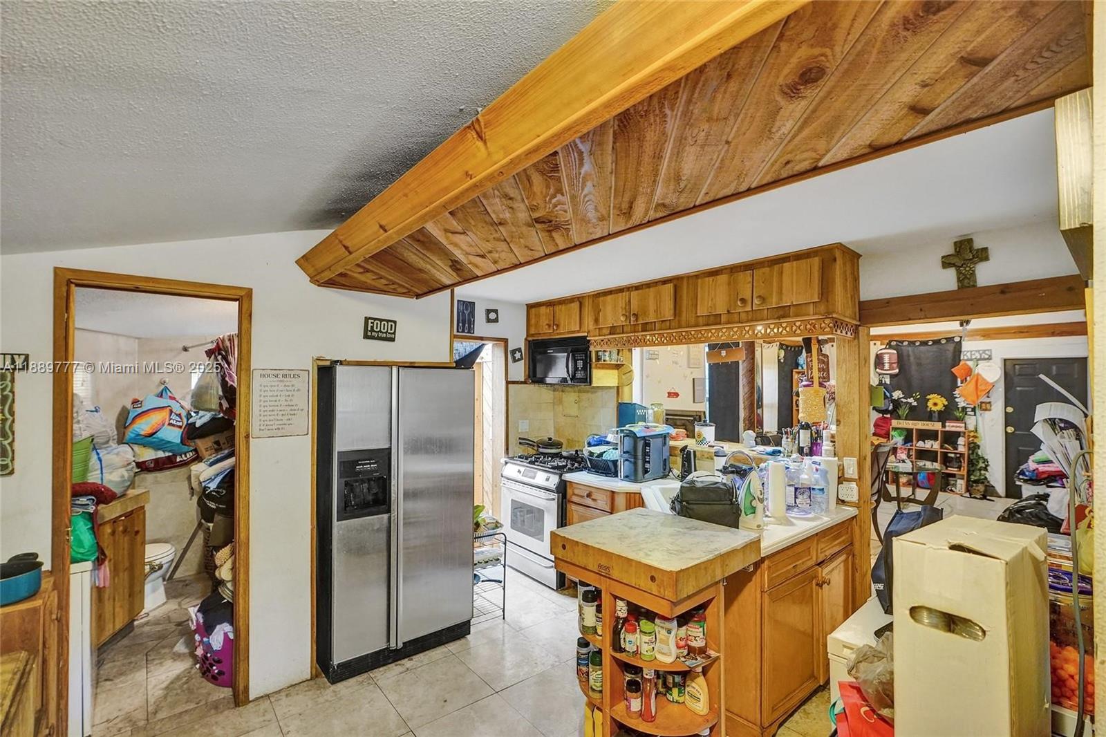   /  895 sq. ft. $ 2025-10-03 0 Photo