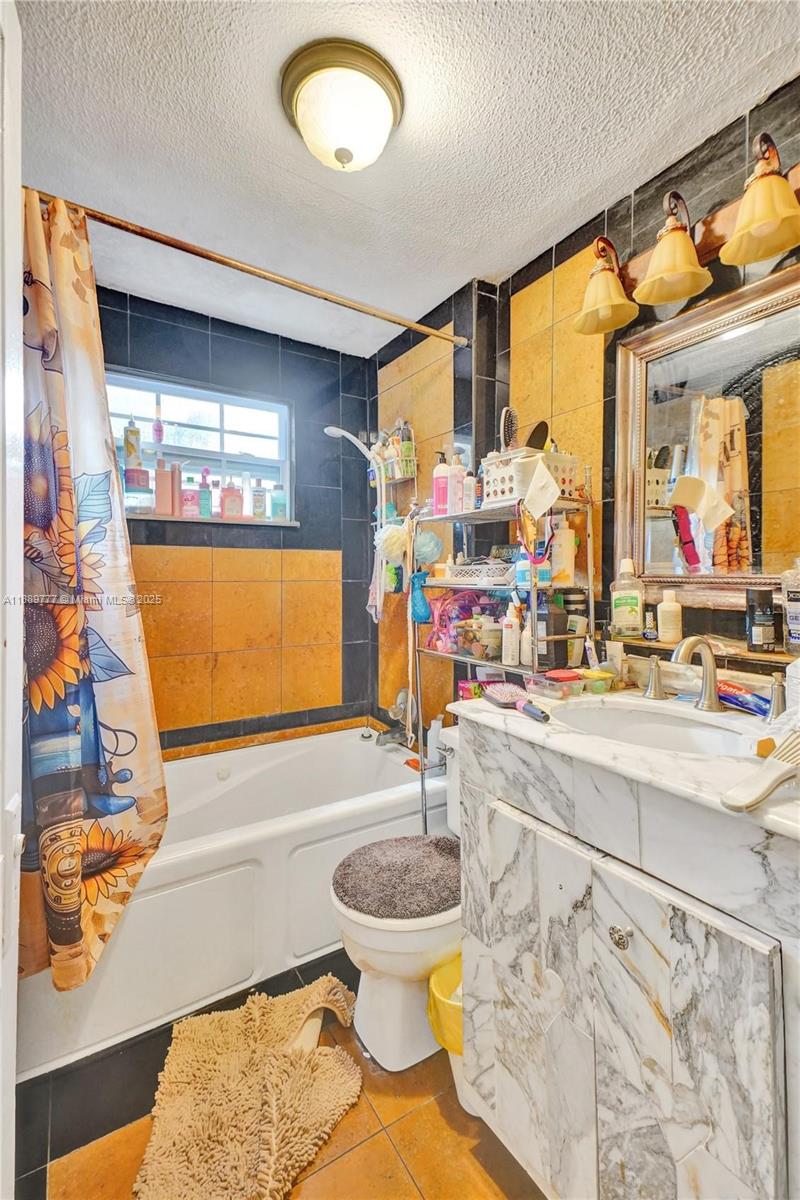   /  895 sq. ft. $ 2025-10-03 0 Photo