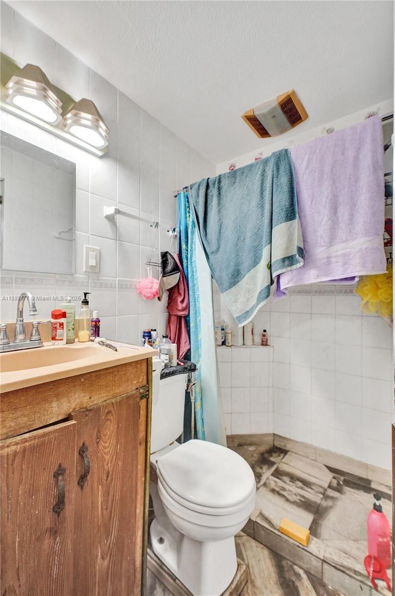   /  895 sq. ft. $ 2025-10-03 0 Photo