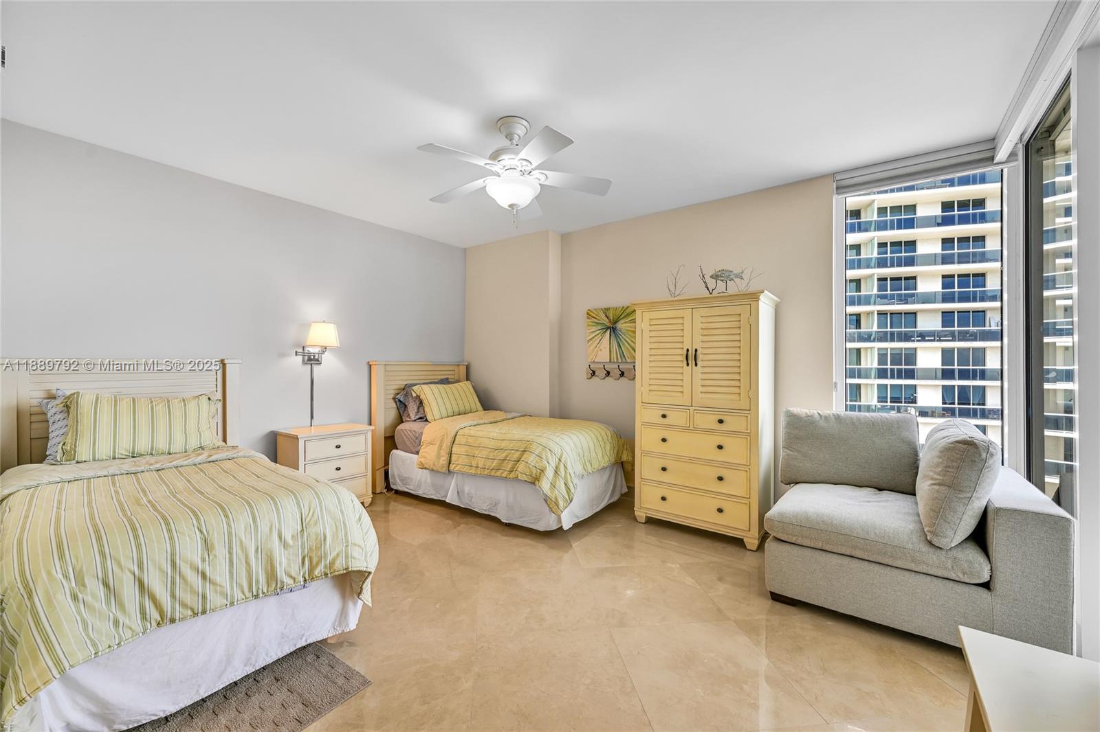 4001 3 / 4 2078 sq. ft. $ 2025-10-03 0 foto