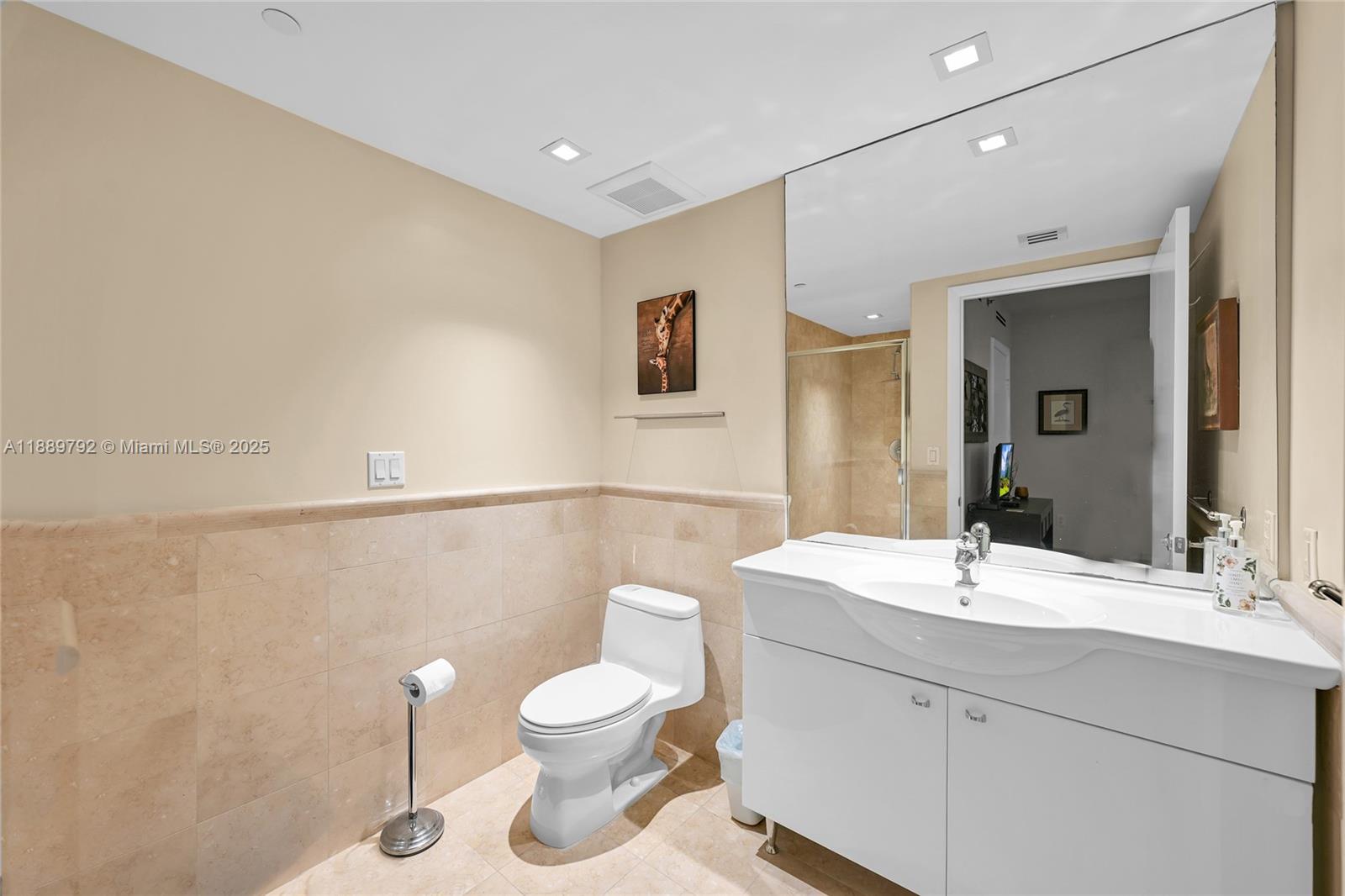 4001 3 / 4 2078 sq. ft. $ 2025-10-03 0 foto