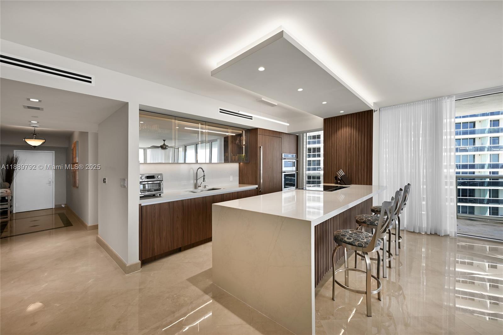 4001 3 / 4 2078 sq. ft. $ 2025-10-03 0 foto