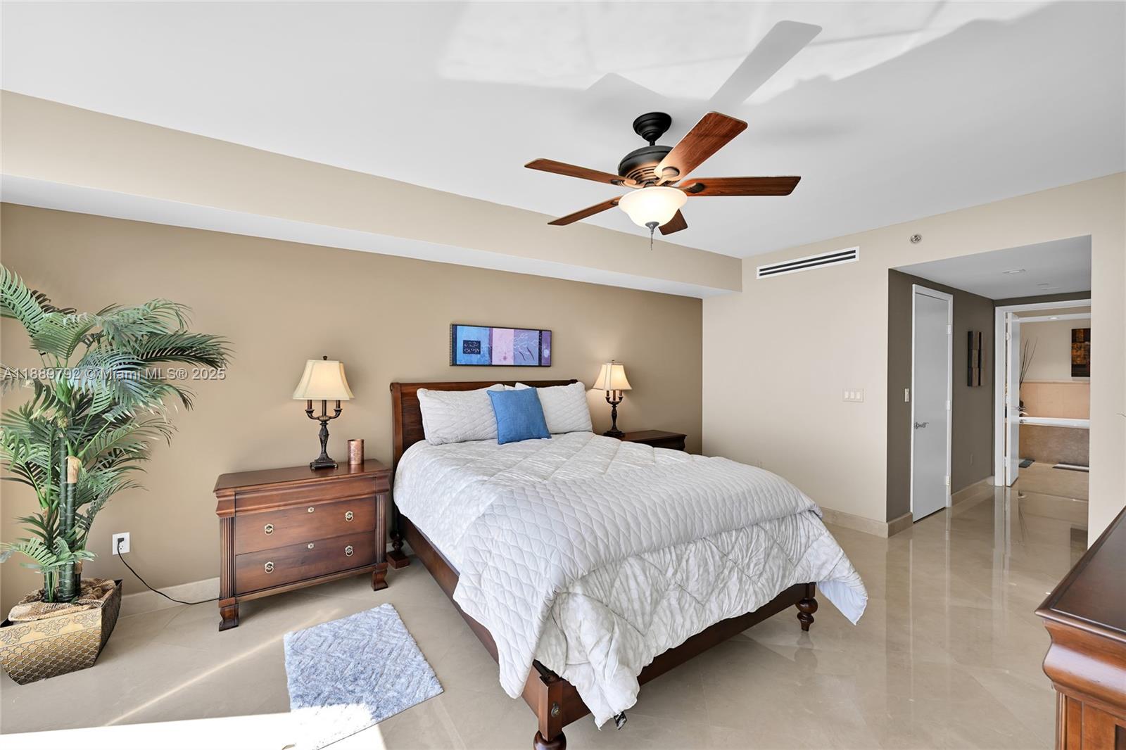 4001 3 / 4 2078 sq. ft. $ 2025-10-03 0 foto