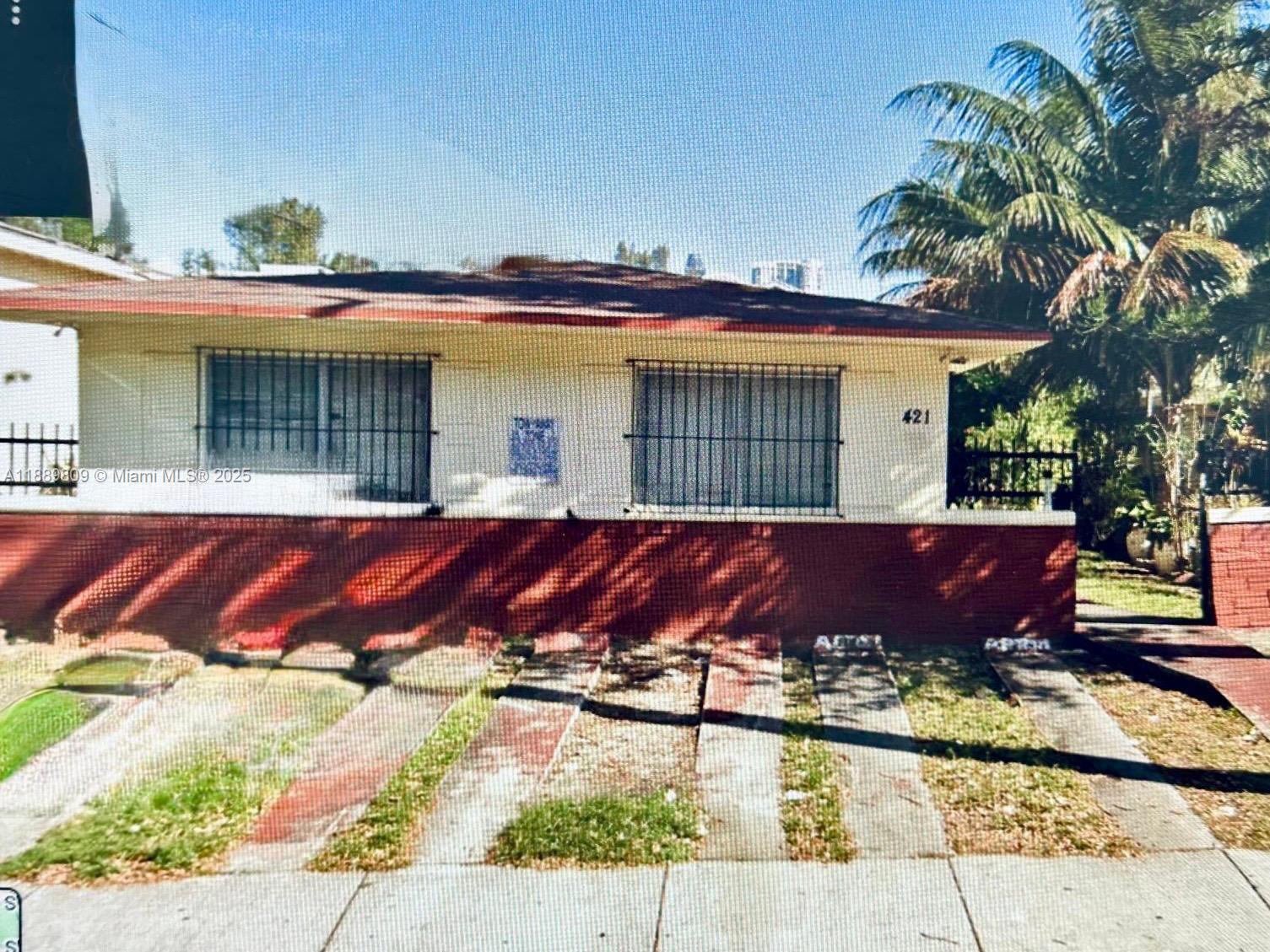   /  2000 sq. ft. $ 2025-10-03 0 Photo