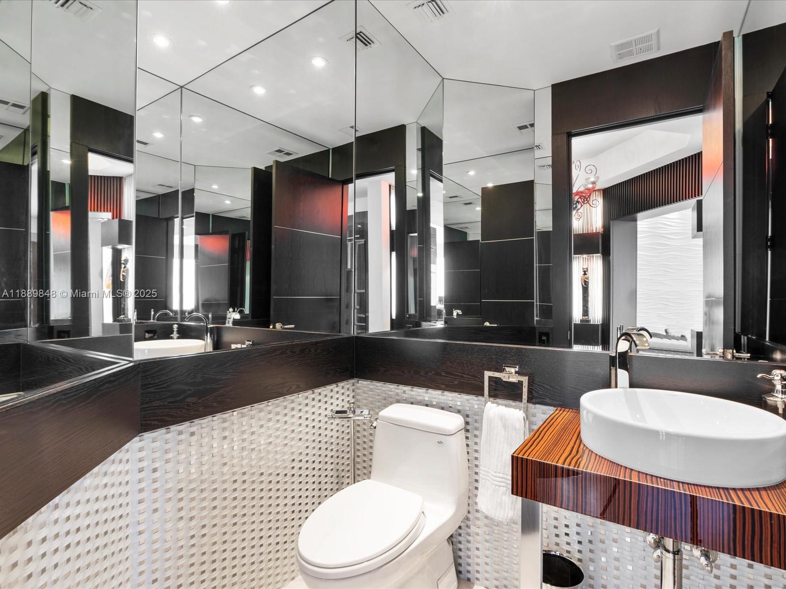 Photo of 2711 Ocean Dr  #4005, Hollywood, Florida, 33019 - 
