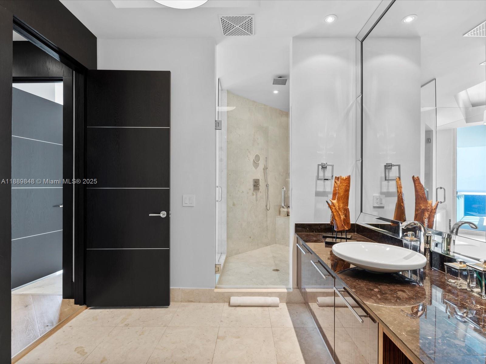Photo of 2711 Ocean Dr  #4005, Hollywood, Florida, 33019 - 