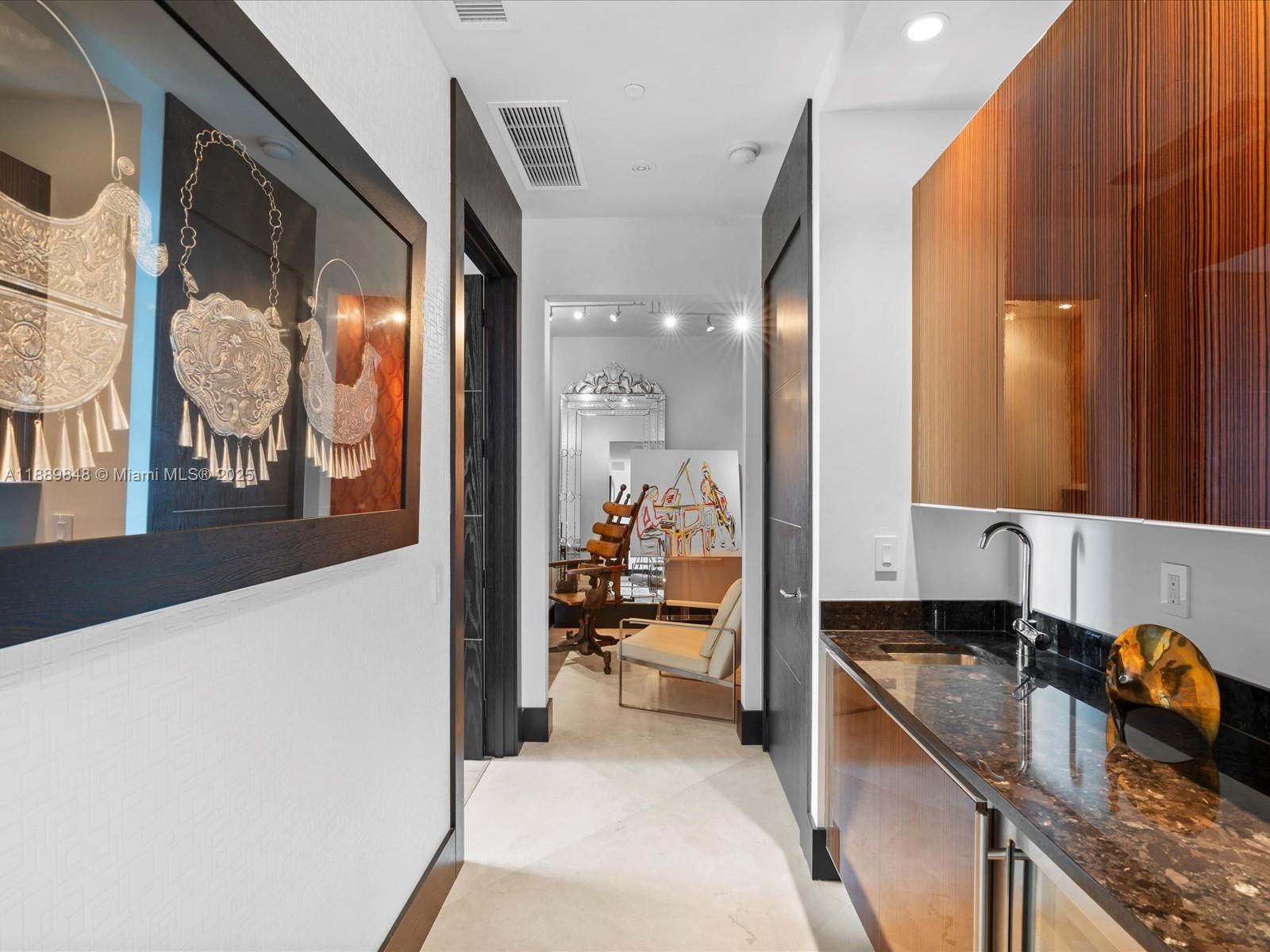 Photo of 2711 Ocean Dr  #4005, Hollywood, Florida, 33019 - 