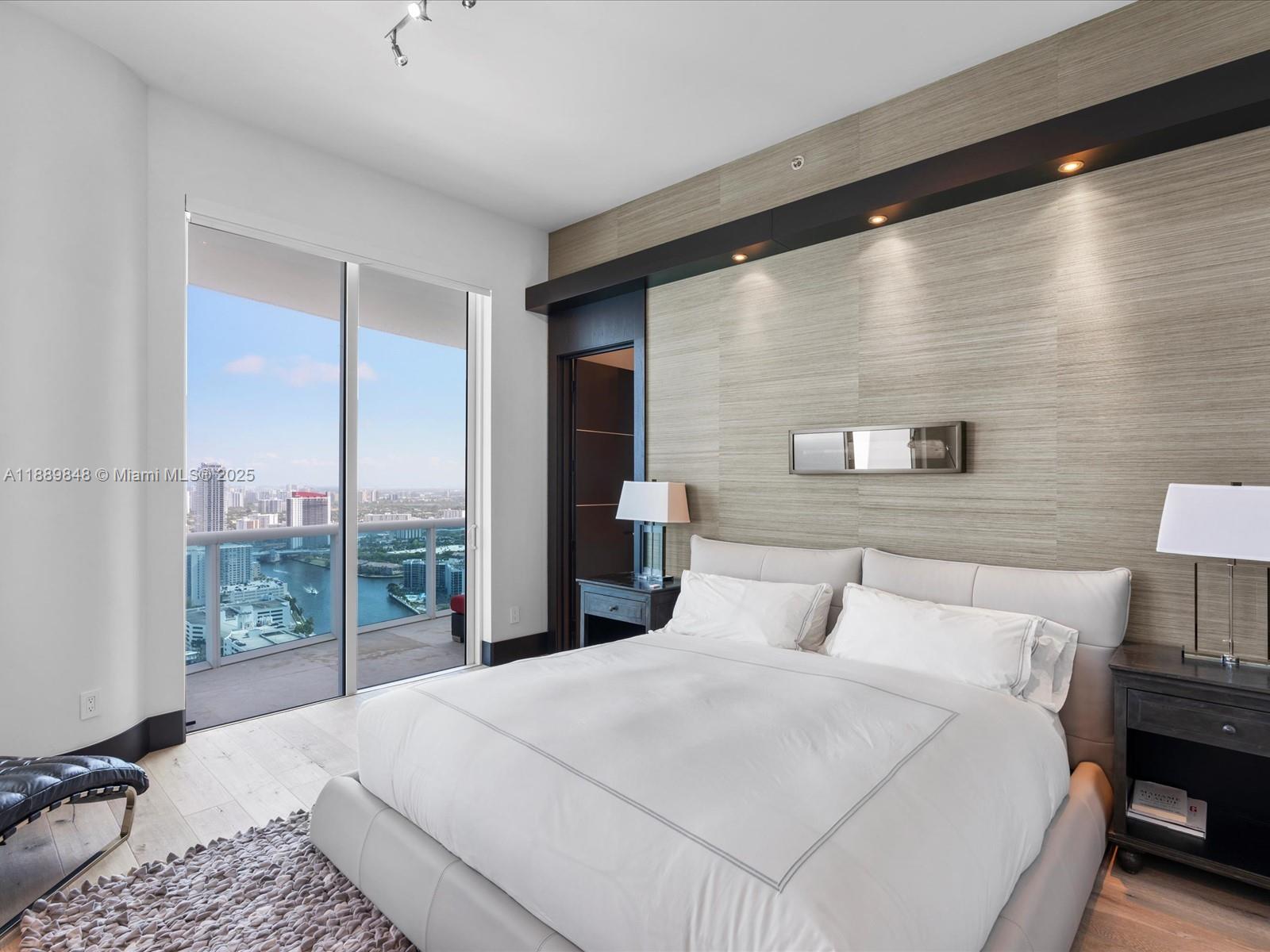 Photo of 2711 Ocean Dr  #4005, Hollywood, Florida, 33019 - 
