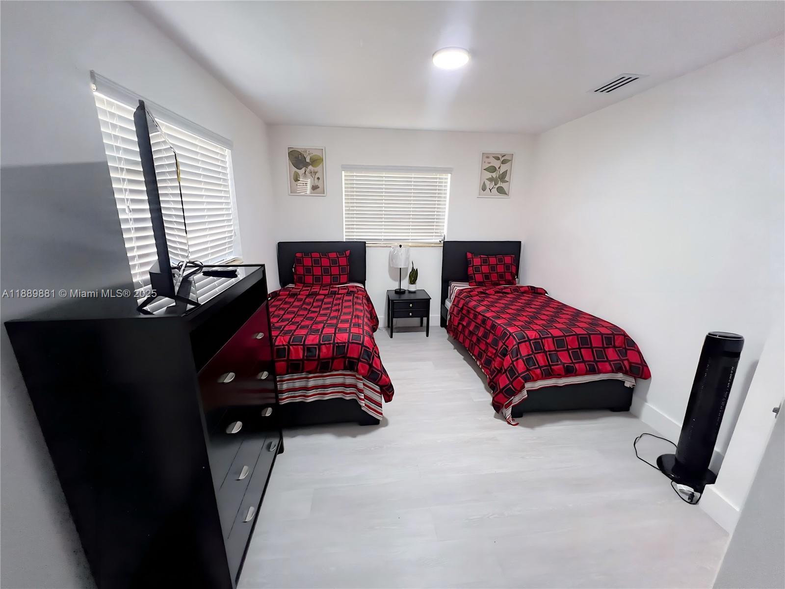 3361 4 / 2 1502 sq. ft. $ 2025-10-03 0 Photo