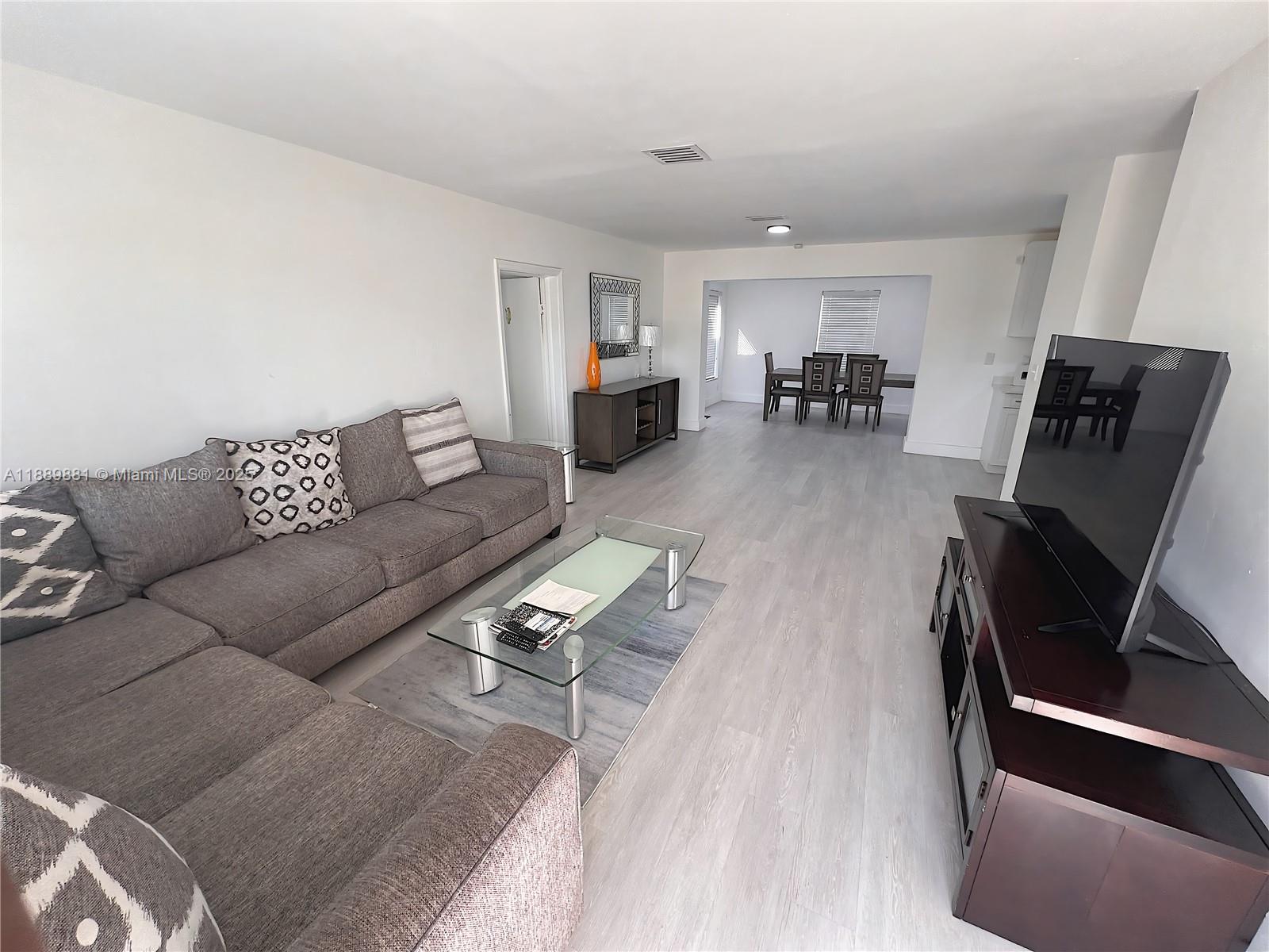 3361 4 / 2 1502 sq. ft. $ 2025-10-03 0 Photo