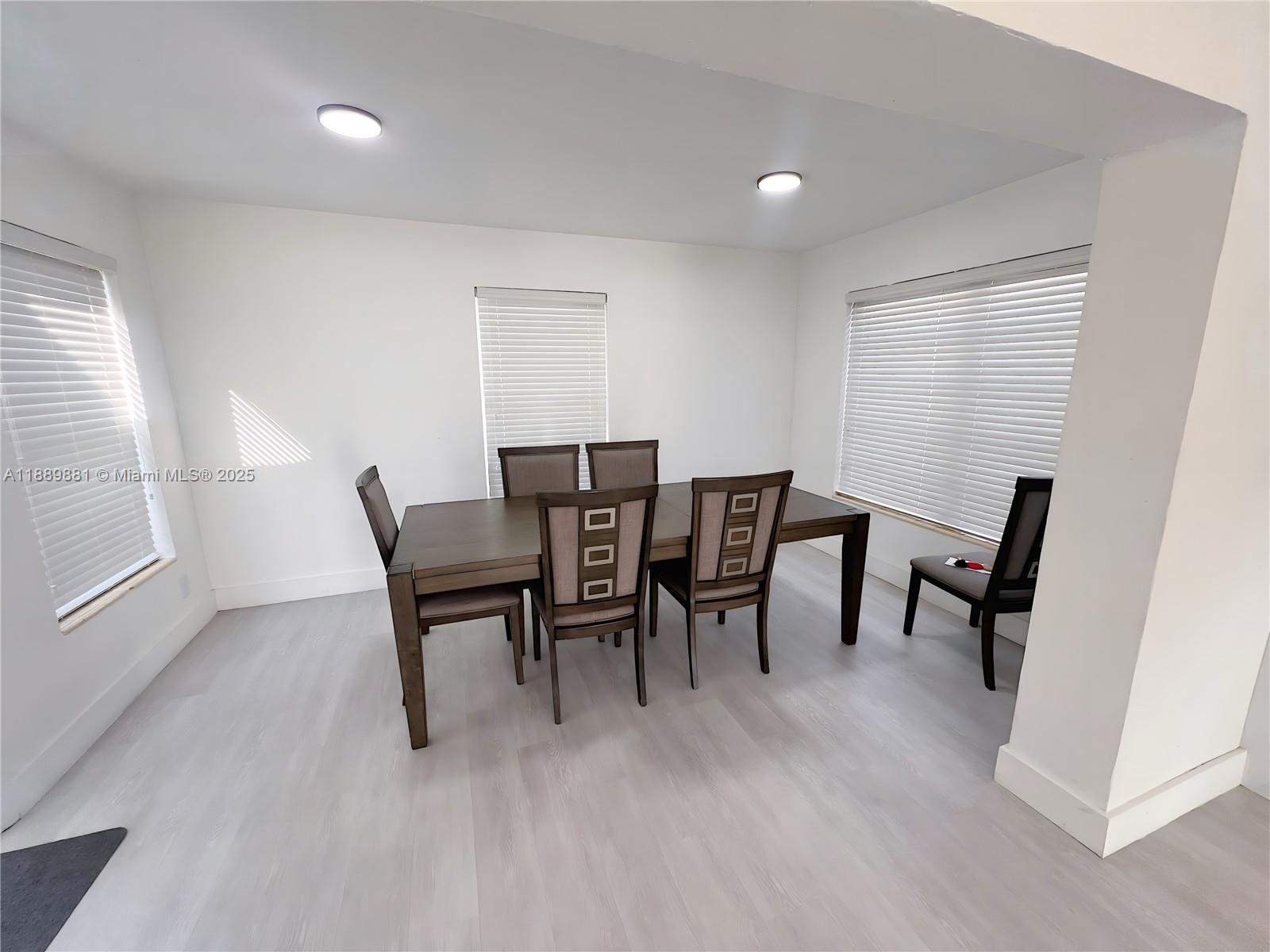 3361 4 / 2 1502 sq. ft. $ 2025-10-03 0 Photo
