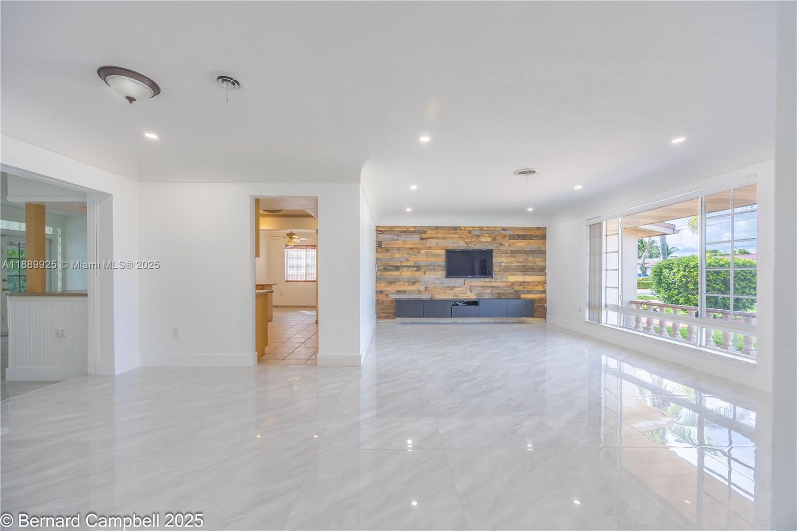 See details 6612 3 / 2 1646 sq. ft. $ 2025-10-03 0 Photo