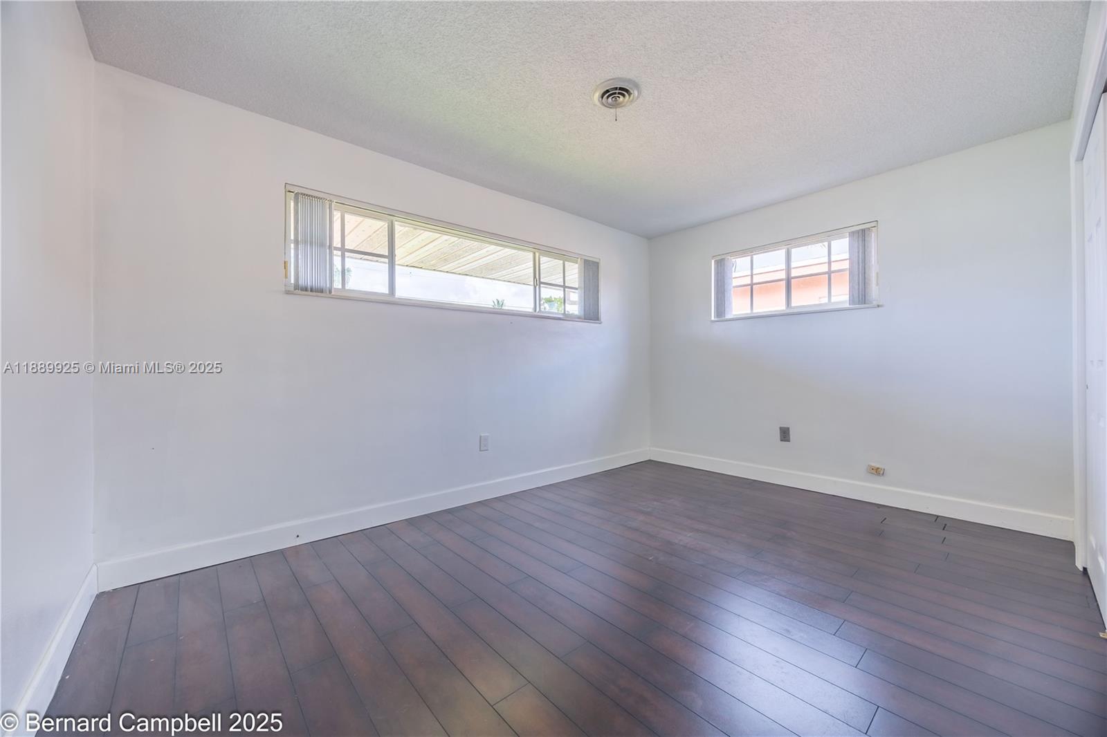 See details 6612 3 / 2 1646 sq. ft. $ 2025-10-03 0 Photo