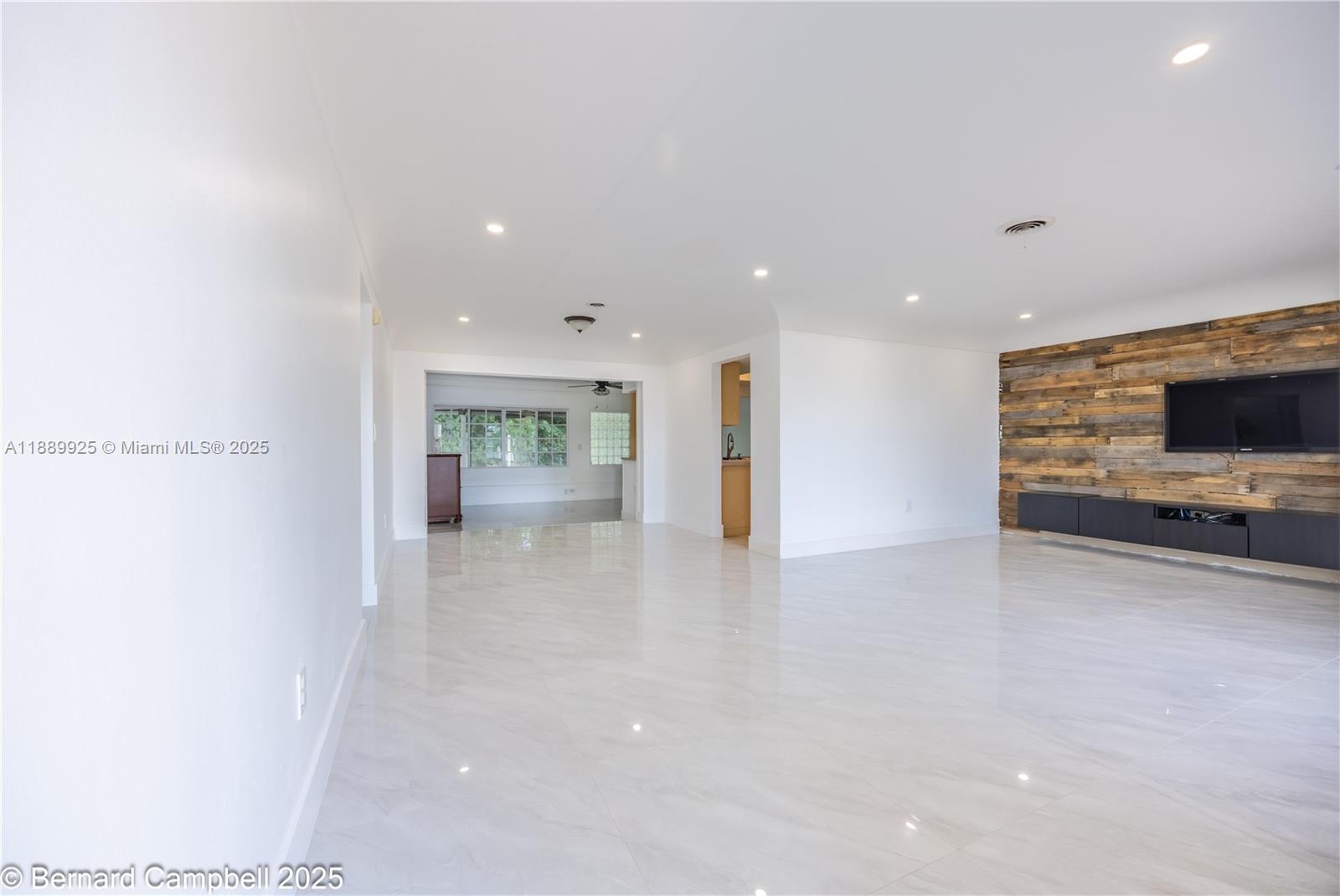 See details 6612 3 / 2 1646 sq. ft. $ 2025-10-03 0 Photo