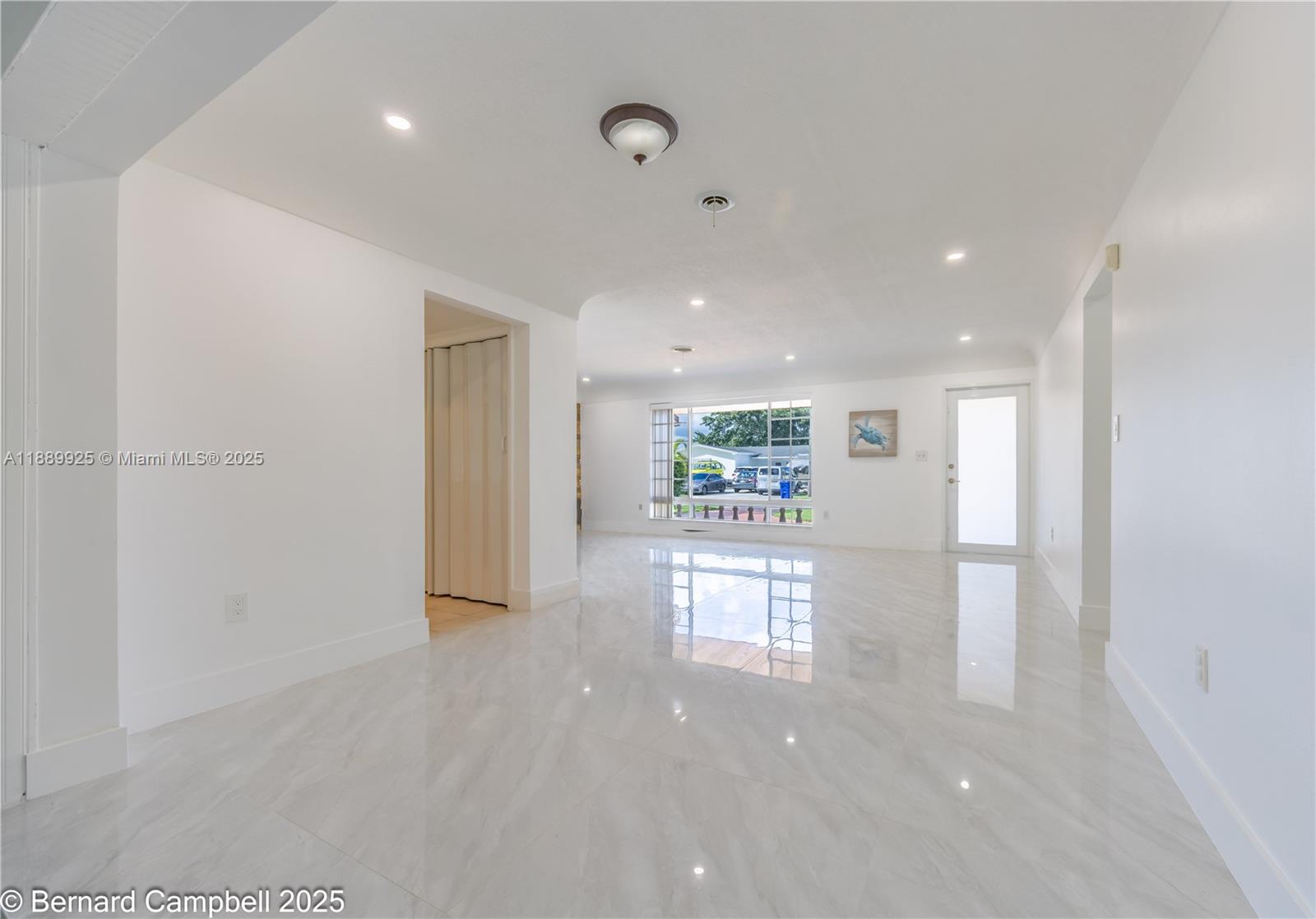 See details 6612 3 / 2 1646 sq. ft. $ 2025-10-03 0 Photo