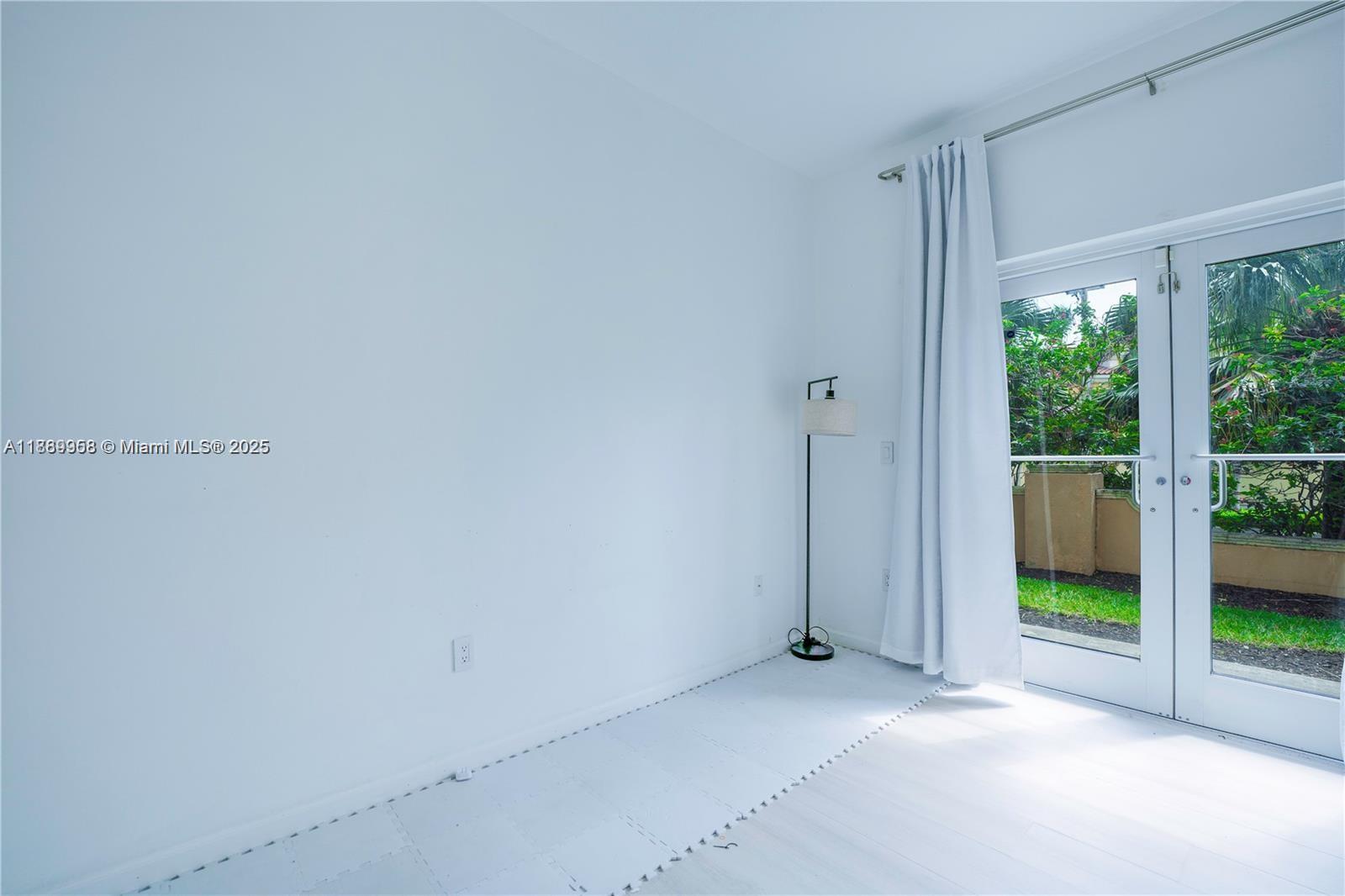 Photo of 3001 185th St  #127, Aventura, Florida, 33180 - 