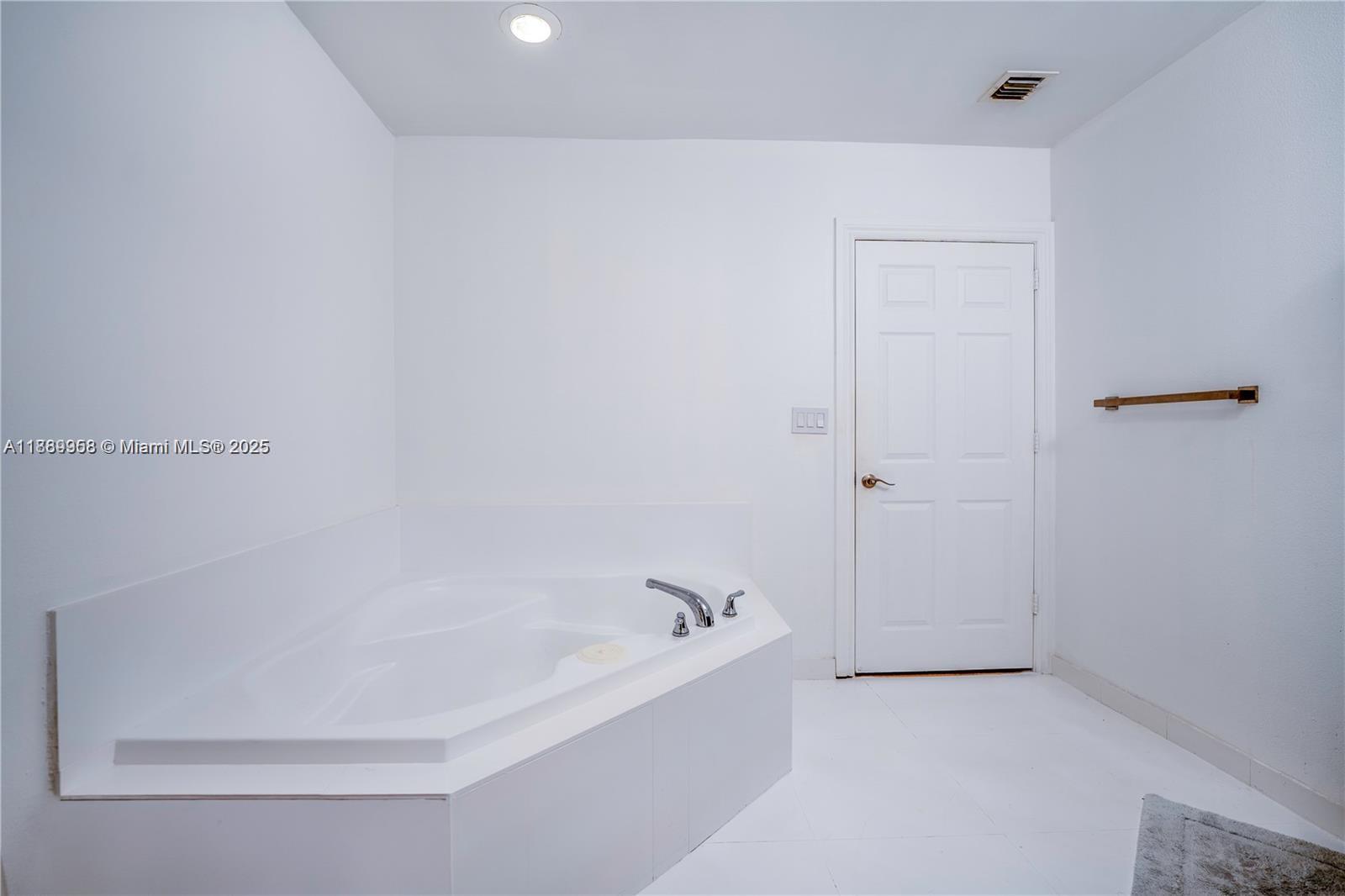 Photo of 3001 185th St  #127, Aventura, Florida, 33180 - 