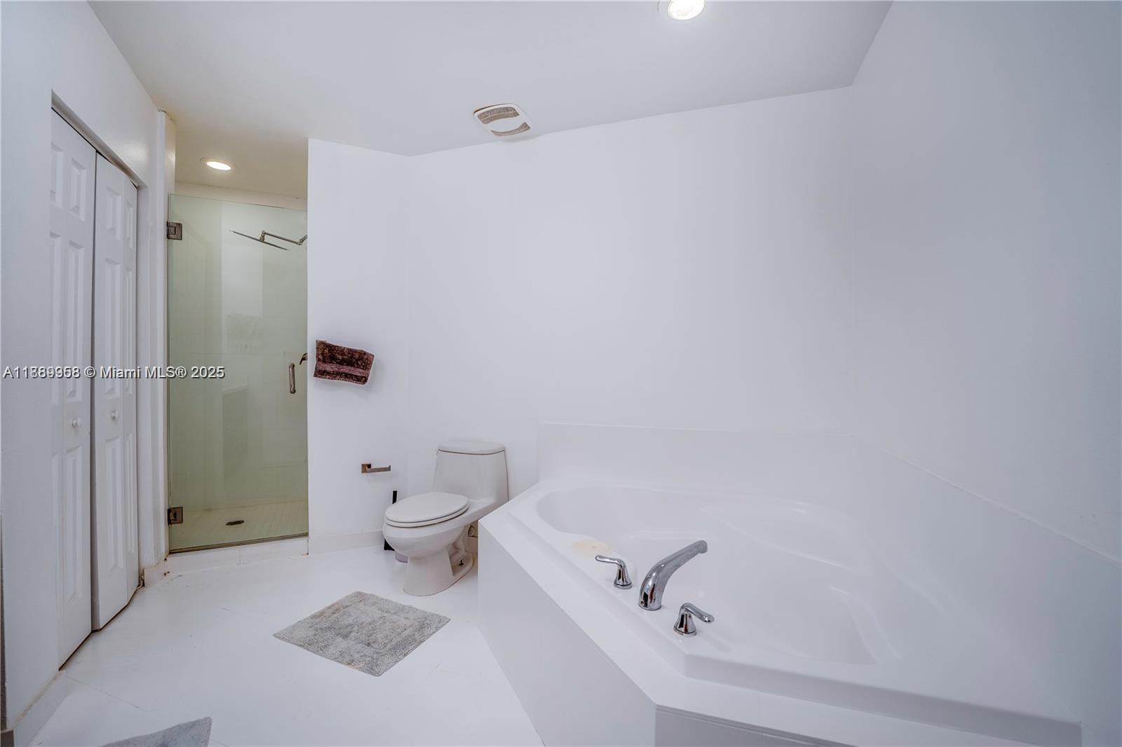 Photo of 3001 185th St  #127, Aventura, Florida, 33180 - 