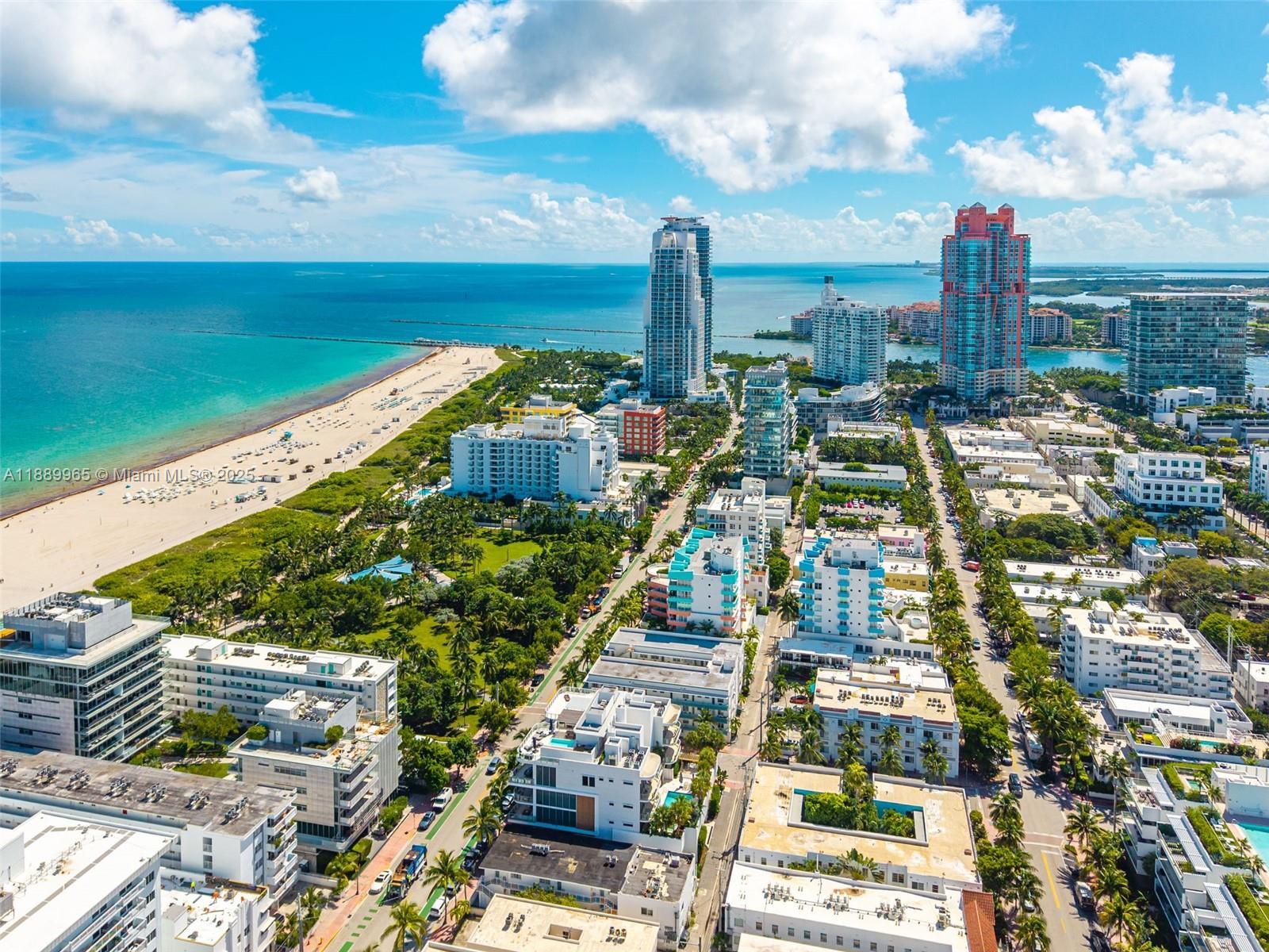   /   кв.футов $ 2025-10-03 0 Фото