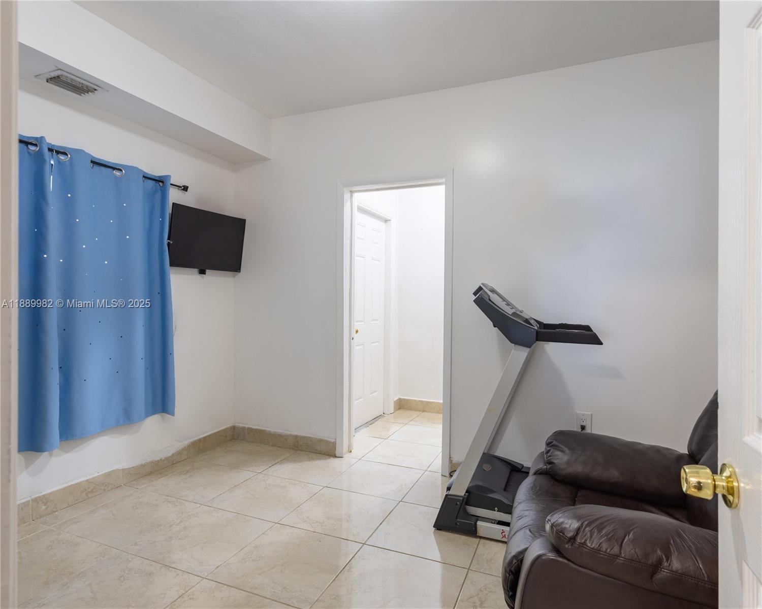   /  2099 sq. ft. $ 2025-10-03 0 Photo