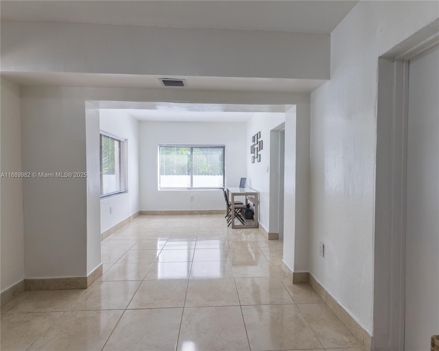   /  2099 sq. ft. $ 2025-10-03 0 Photo