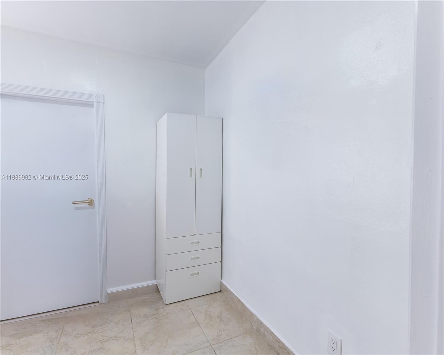   /  2099 sq. ft. $ 2025-10-03 0 Photo