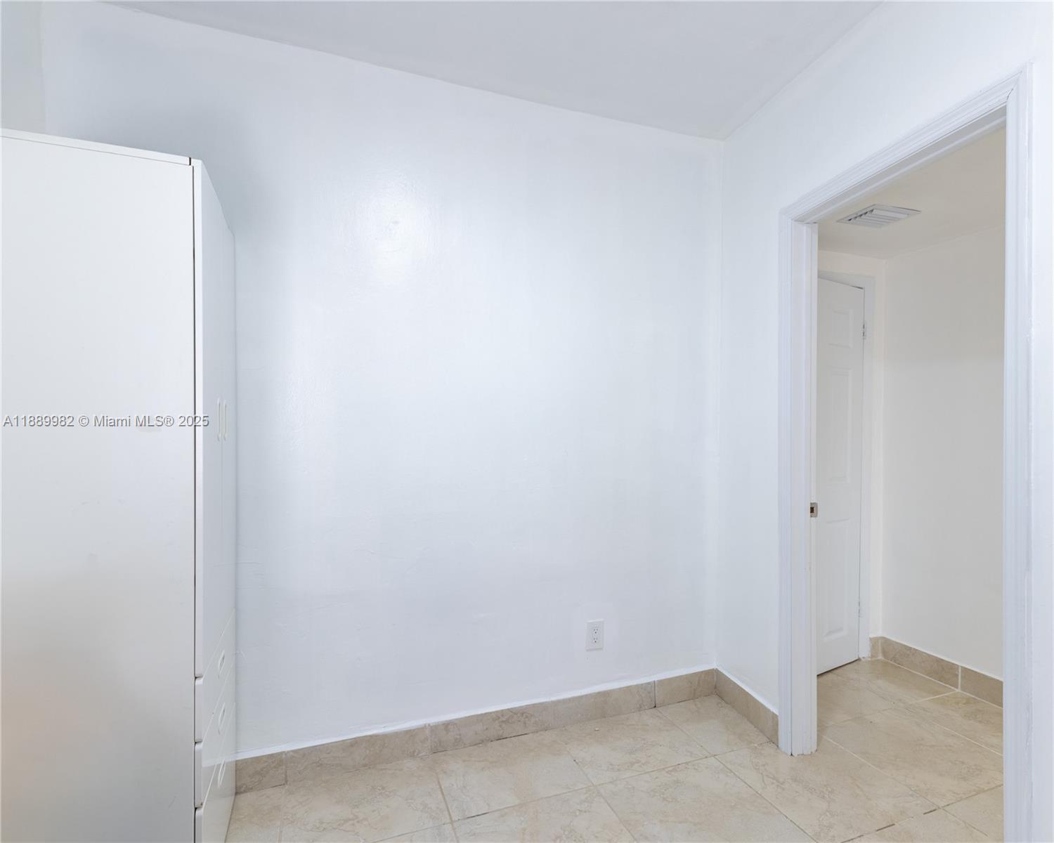   /  2099 sq. ft. $ 2025-10-03 0 Photo