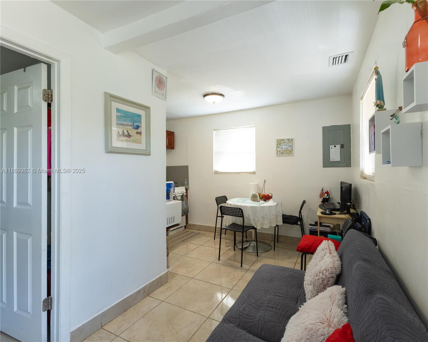   /  2099 sq. ft. $ 2025-10-03 0 Photo