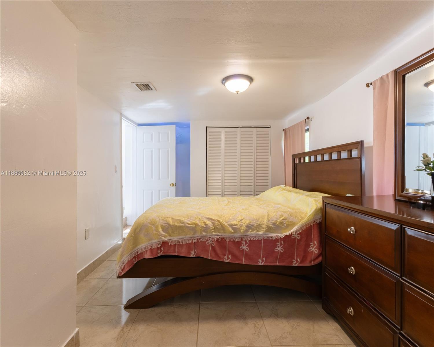   /  2099 sq. ft. $ 2025-10-03 0 Photo
